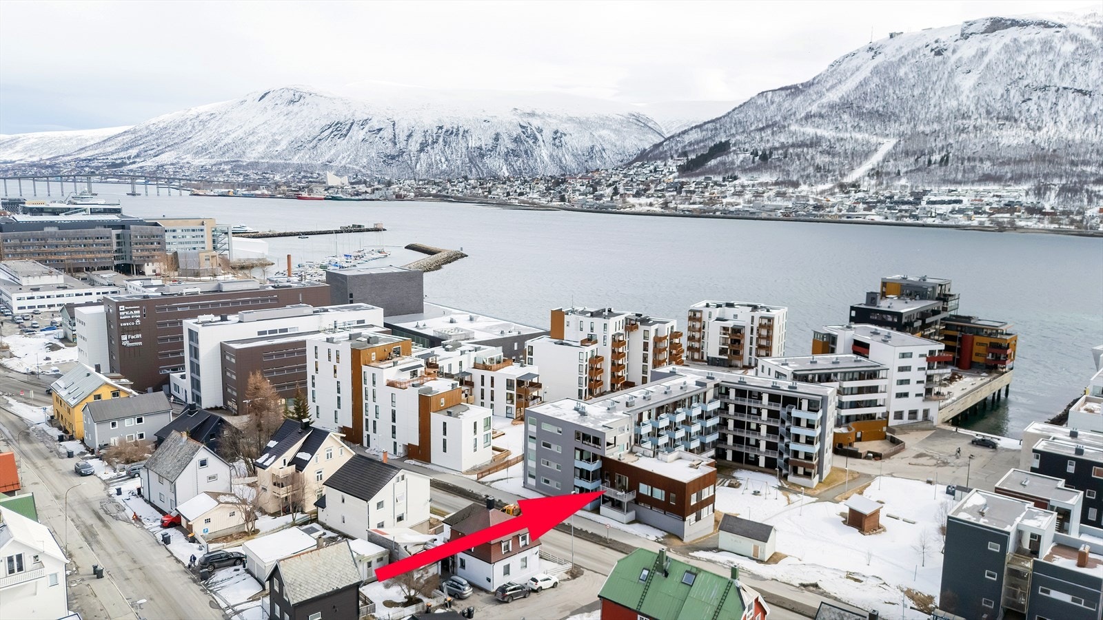 Langs kysten er det gangvei som strekker seg hele veien fra sentrum til Telegrafbukta. Galleribilde