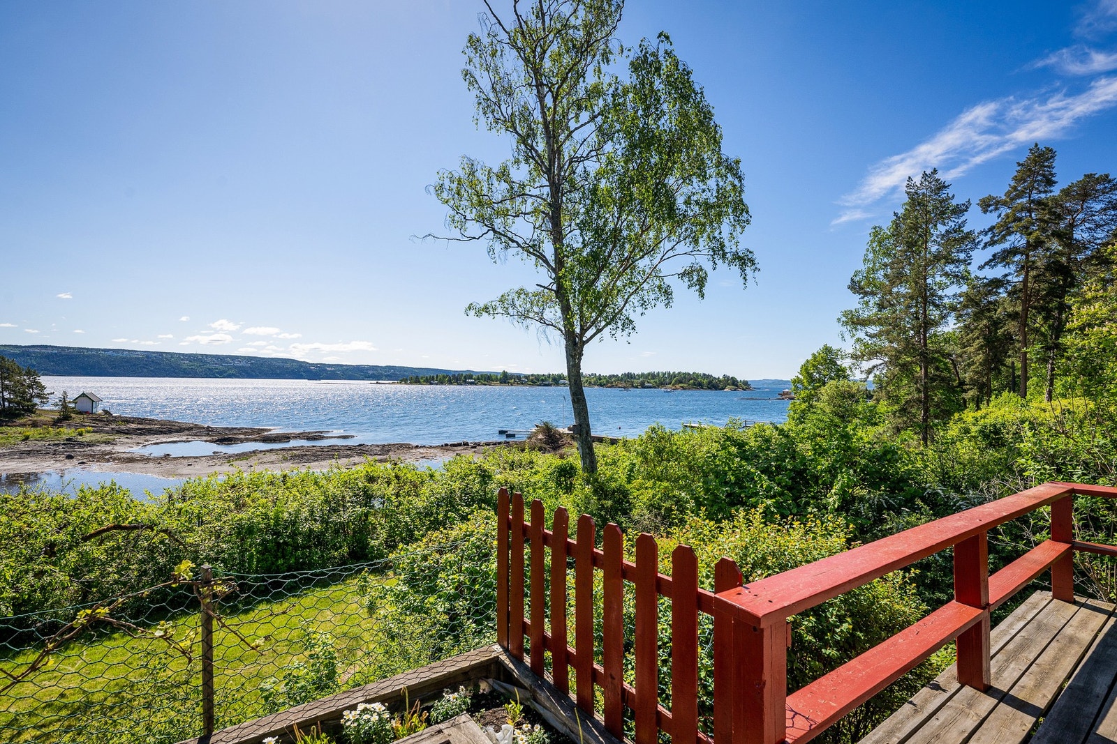 Det er også fantastisk utsikt fra den røde hytten. Galleribilde