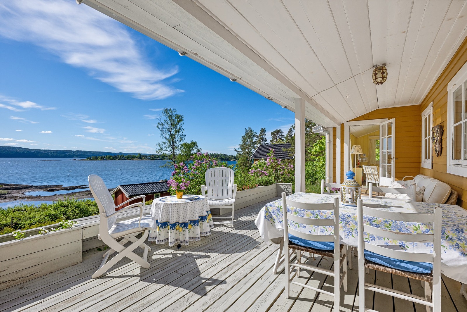 Fra terrassen er det også inngang til stuen. Galleribilde