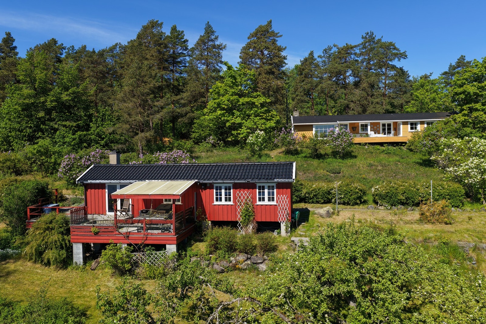 Den røde hytta/annekset er fra ca. 1982. Galleribilde