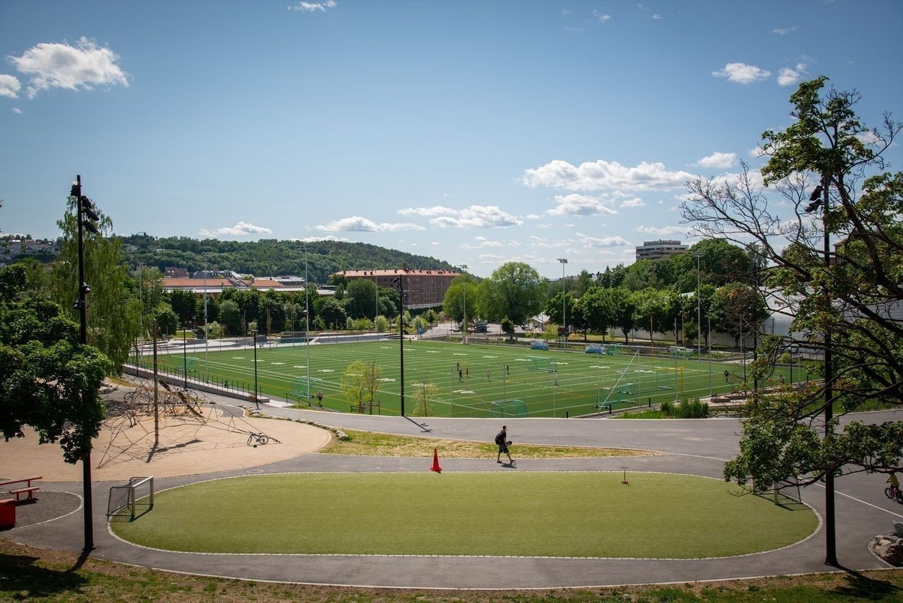 Jordal Amfi med flott idretspark. Galleribilde