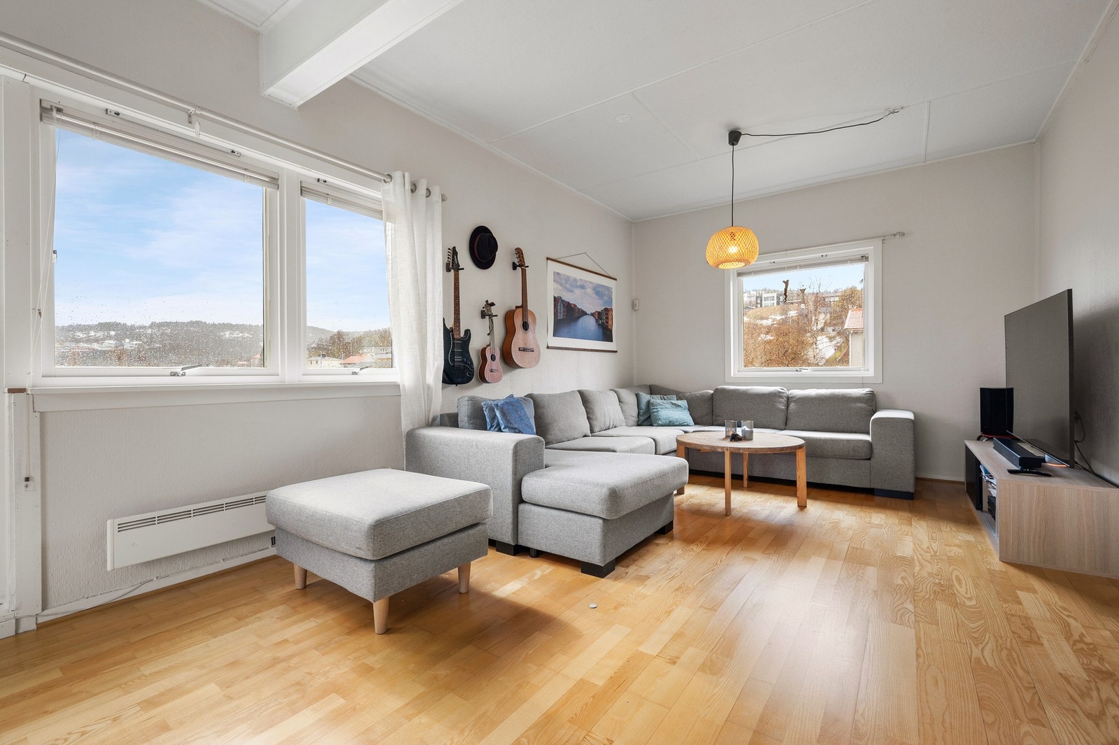 Lys og romslig stue Galleribilde