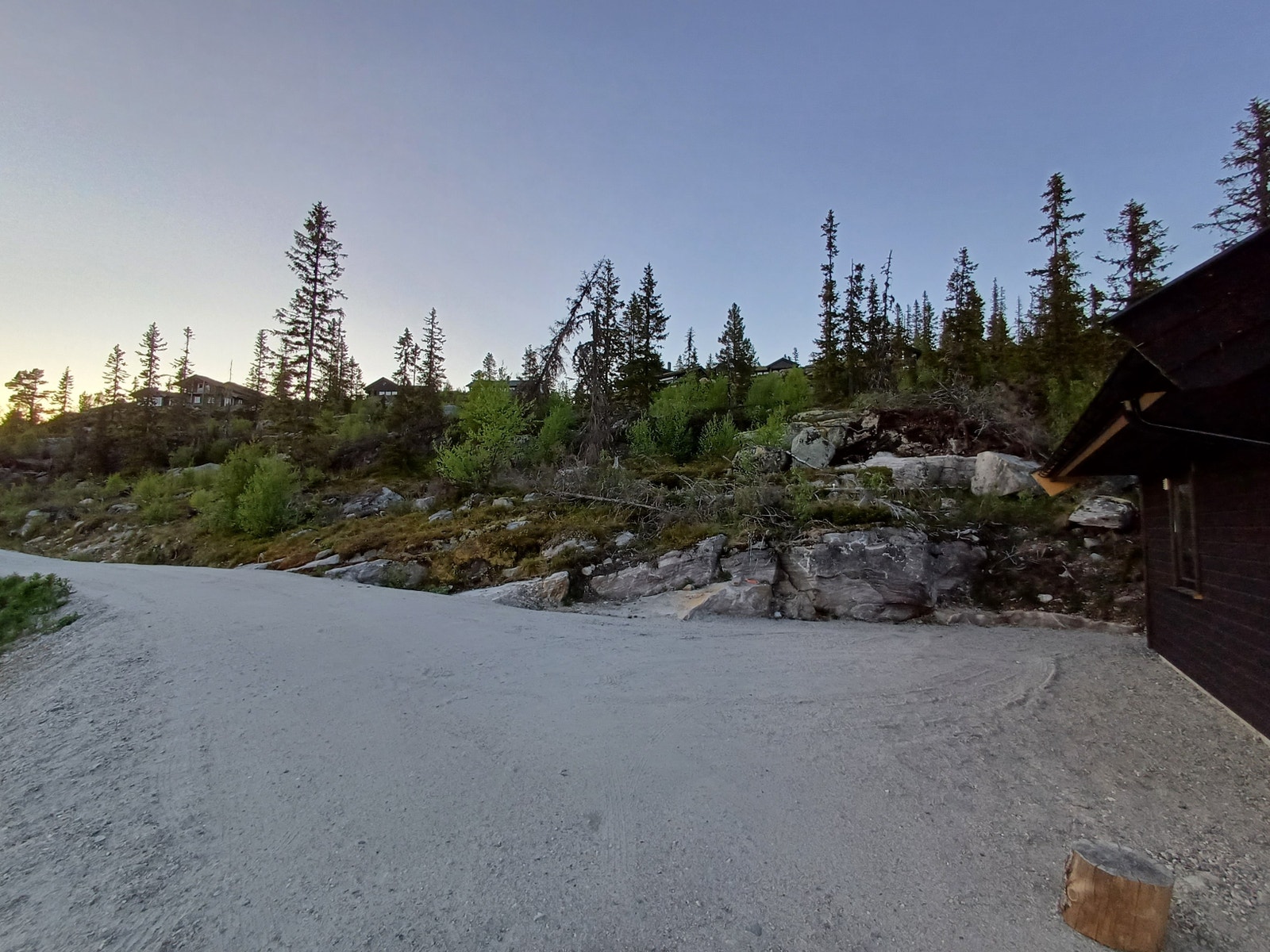 Snuplass og god plass til flere biler Galleribilde