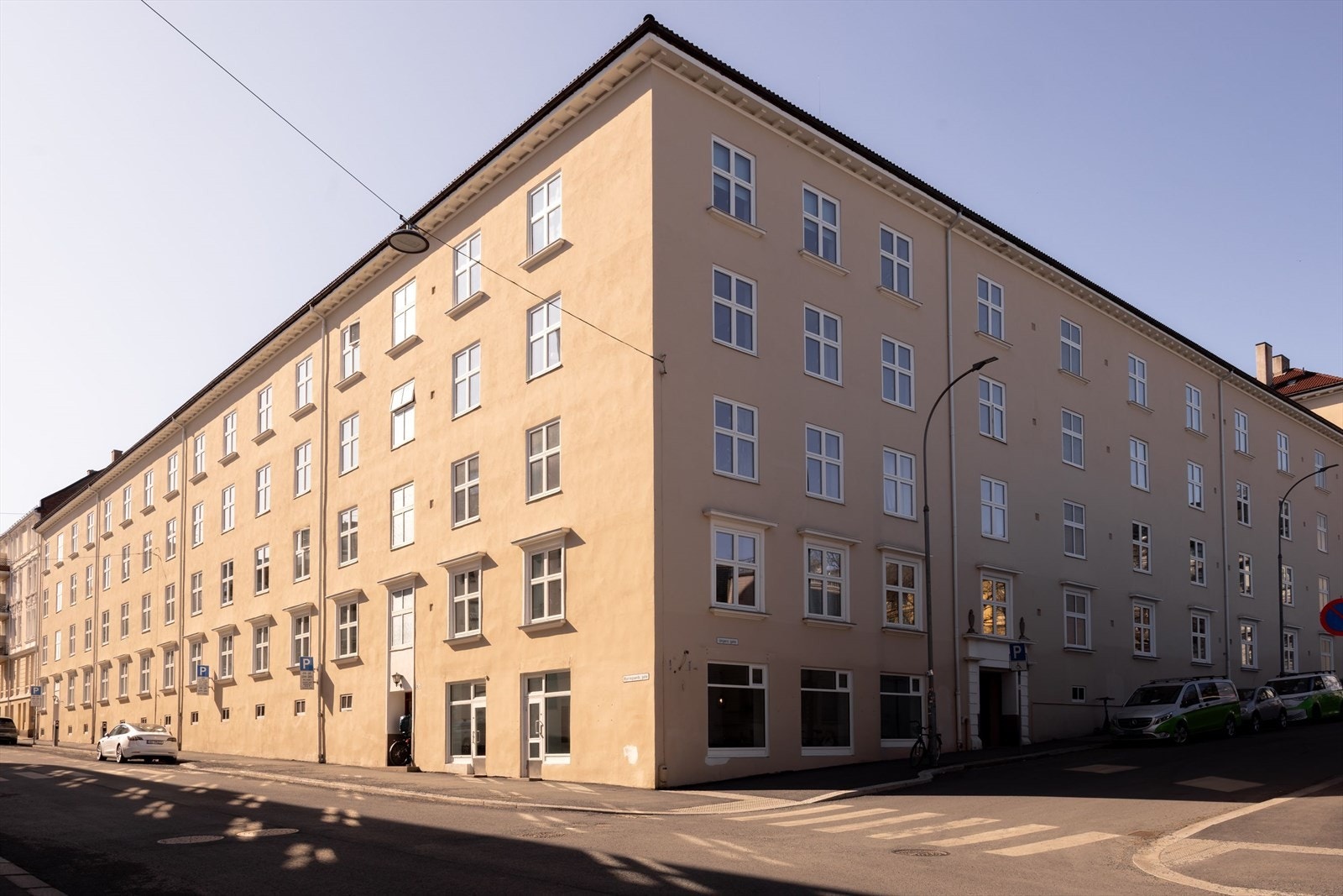 Flott klassisk gård og sjeldent veldrevet borettslag. Inngang fra Ungers gate. Galleribilde