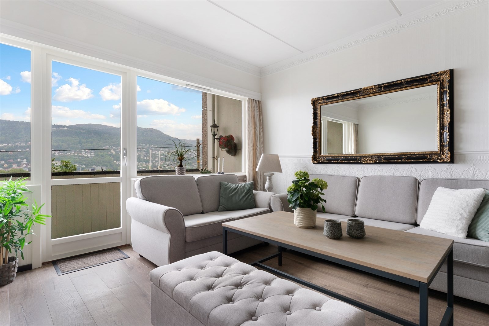 Stuen er på 23,6 m² Galleribilde