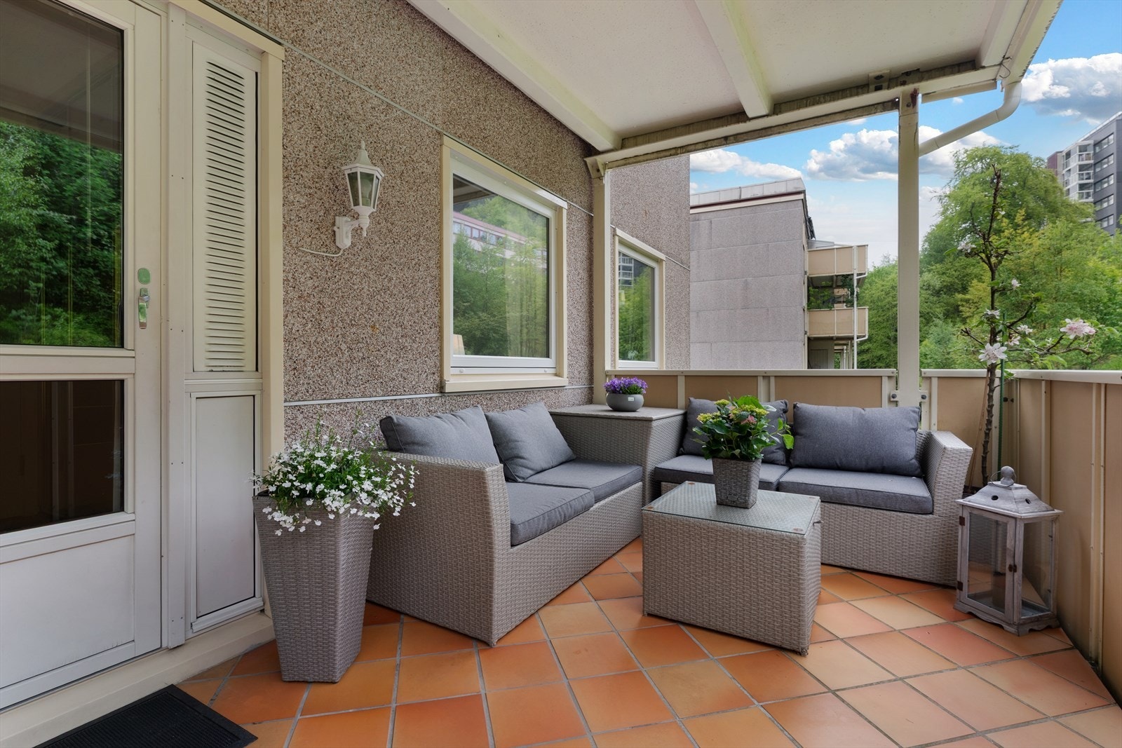 Direkte utgang til altanen på baksiden av bygget Galleribilde