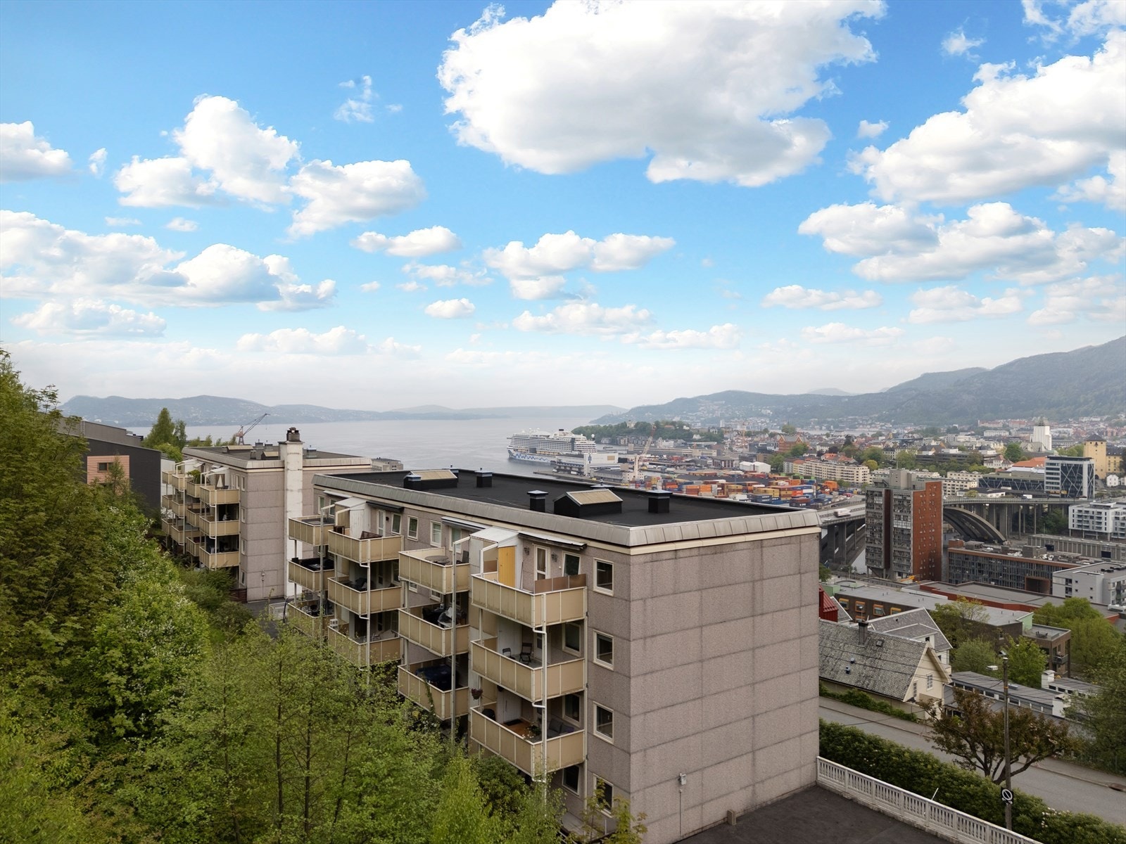 Leiligheten har en meget sentral beliggenhet på Gyldenpris, i et godt etablert borettslag med kort avstand til alt du måtte trenge i hverdagen Galleribilde