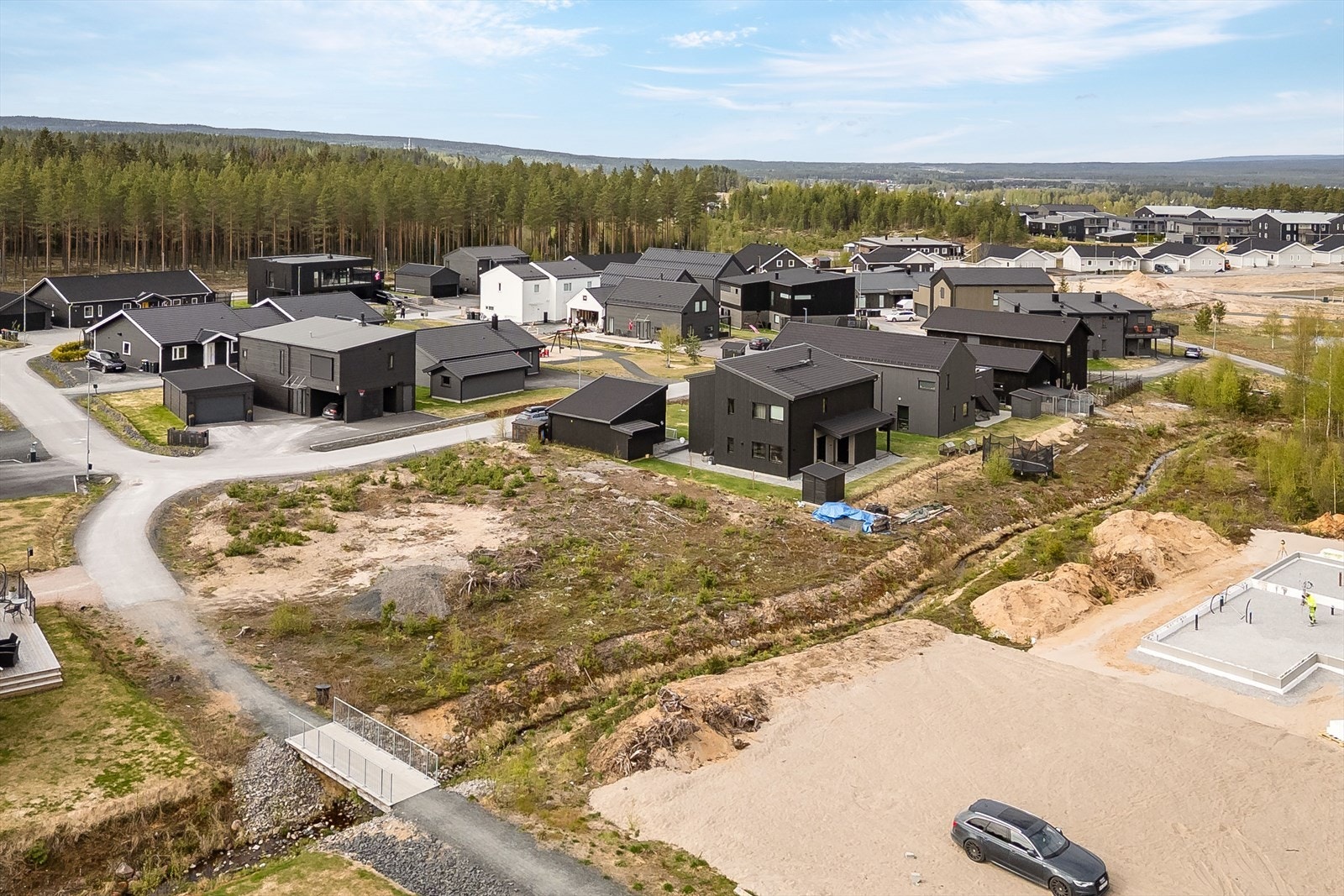 Eiendommen er regulert til frittliggende småhusbebyggelse i form av ene- og tomannsboliger. Det tillates en sekundærleilighet i tillegg til hovedleilighet for eneboliger. Galleribilde