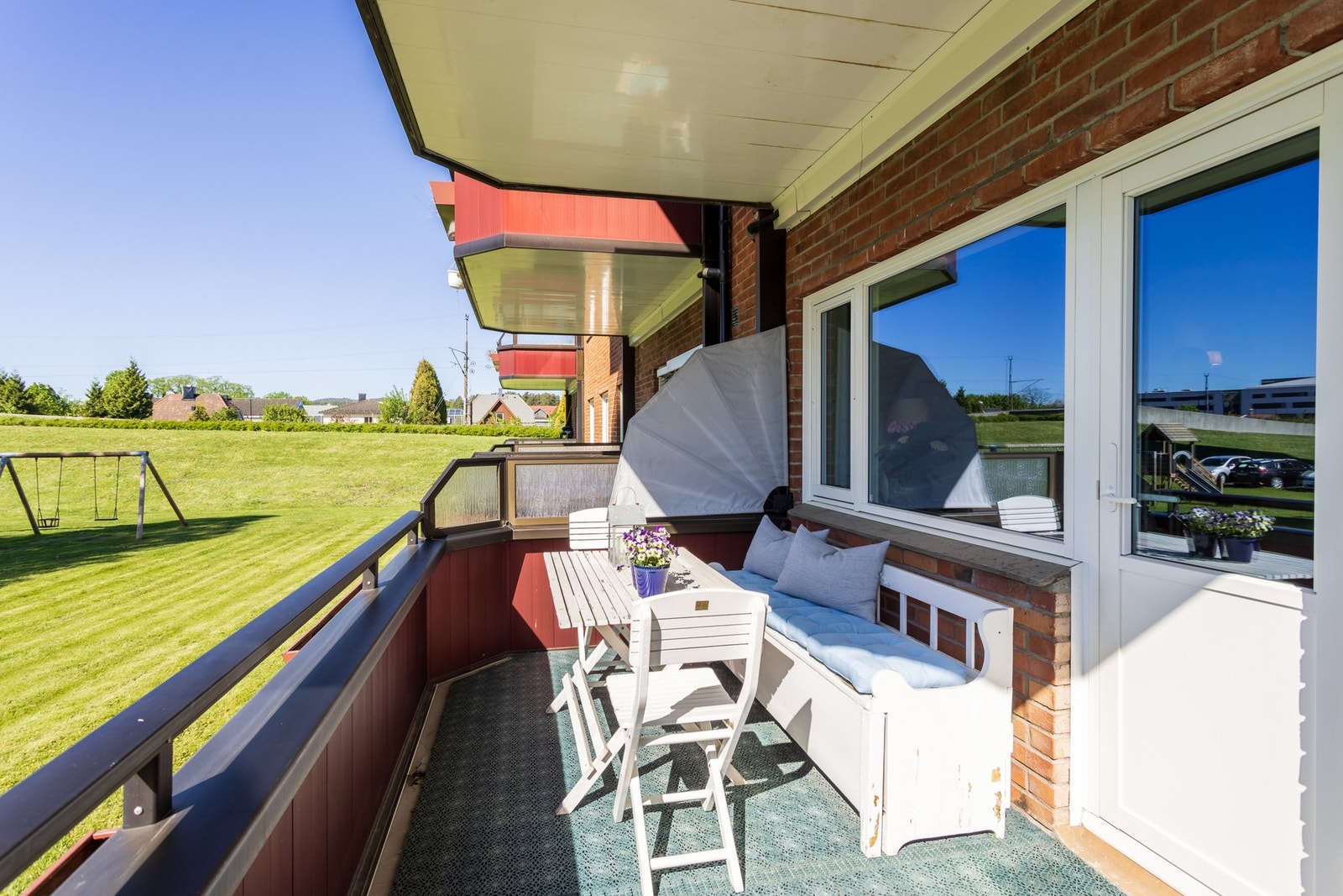 Leiligheten ligger i 1.etasje. Hyggelig utsikt over nærområdet. Galleribilde