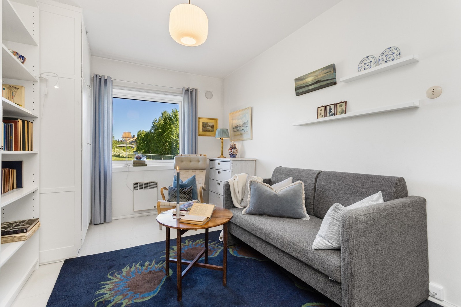 Soverom II. Rommet er i dag innredet som en TV-stue, men kan enkelt innredes etter eget ønske og behov. Galleribilde