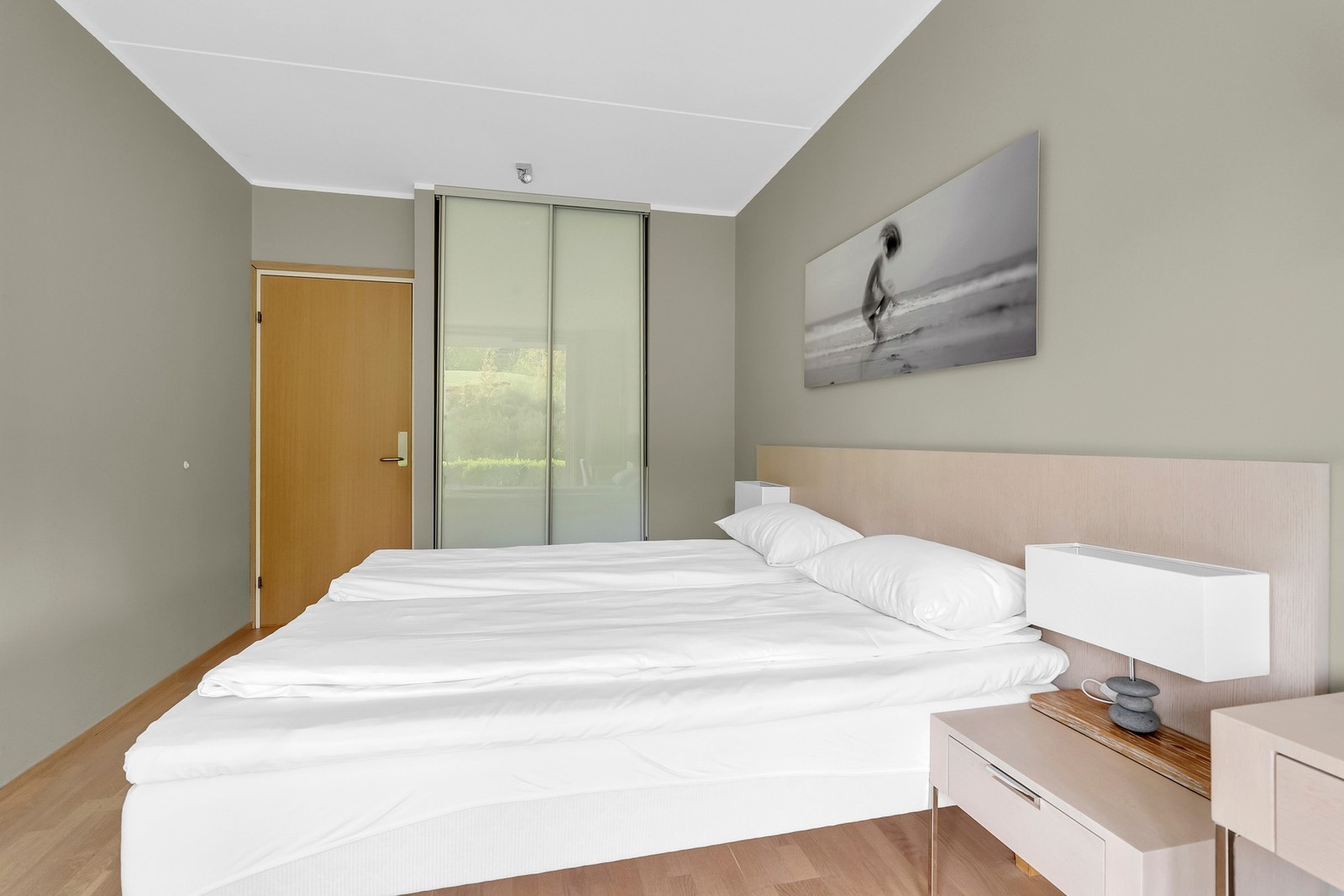 Her har du egen utgang til terrassen på baksiden av leiligheten. Galleribilde