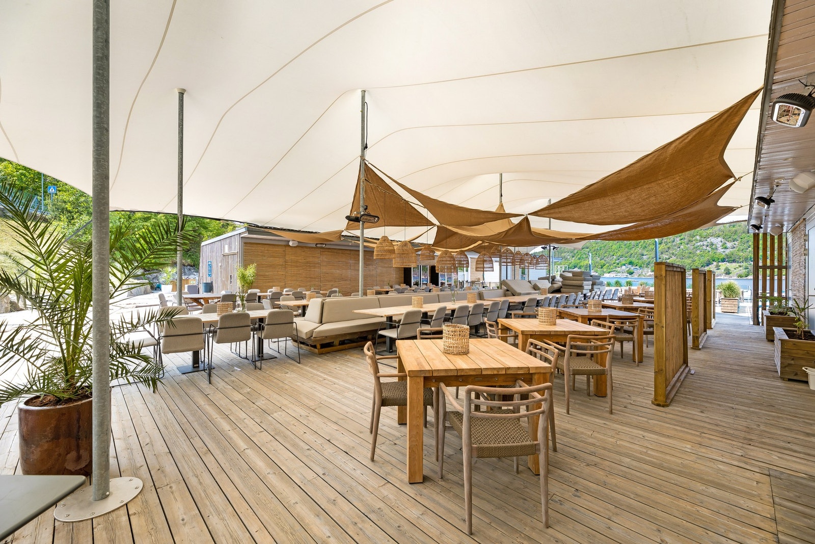 Her arrangeres det White Party og konserter hver sommer, hvor det alltid er god stemning! Galleribilde