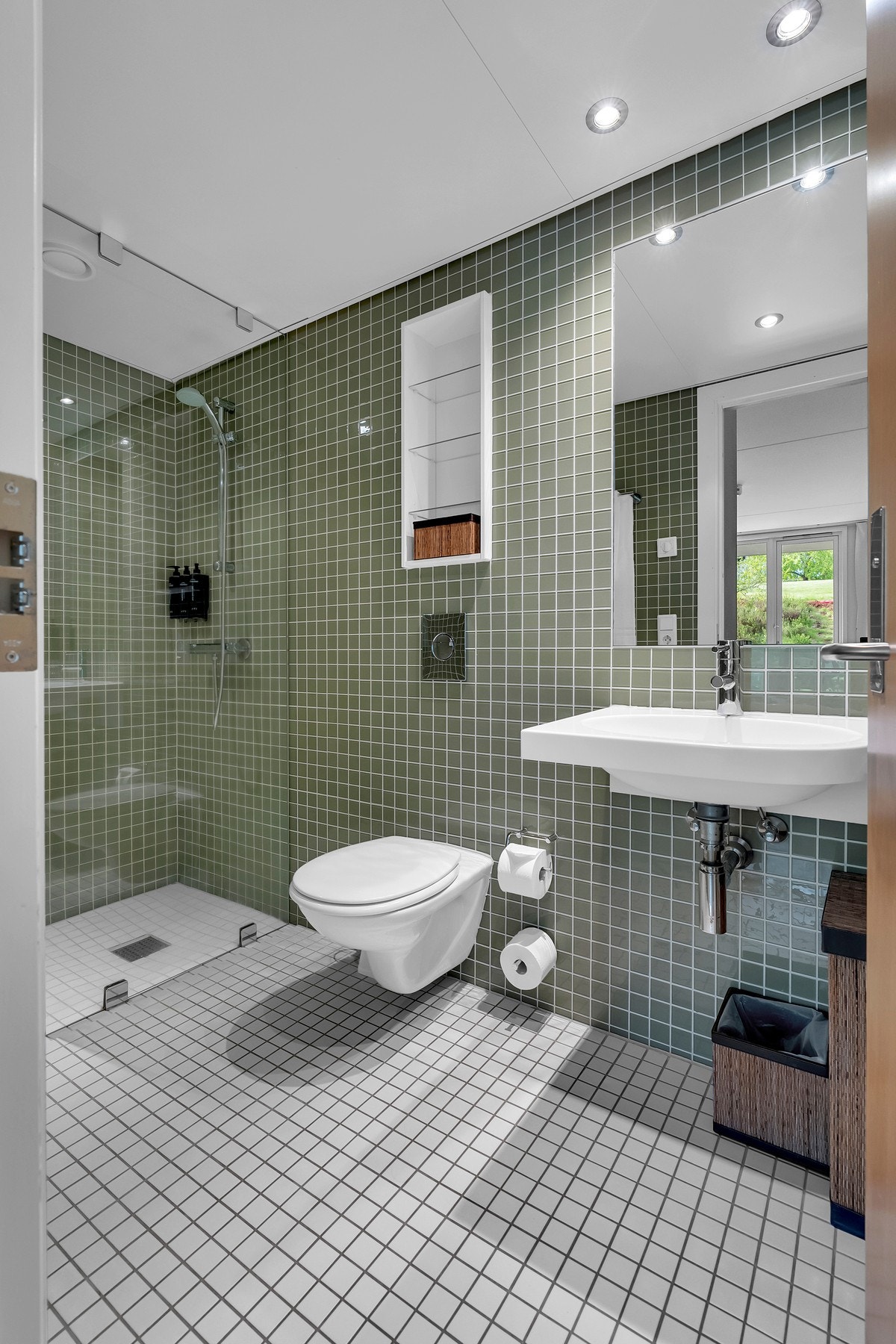 Det andre badet er tilknyttet en separat del av leiligheten, som kan benyttes til utleie. Galleribilde