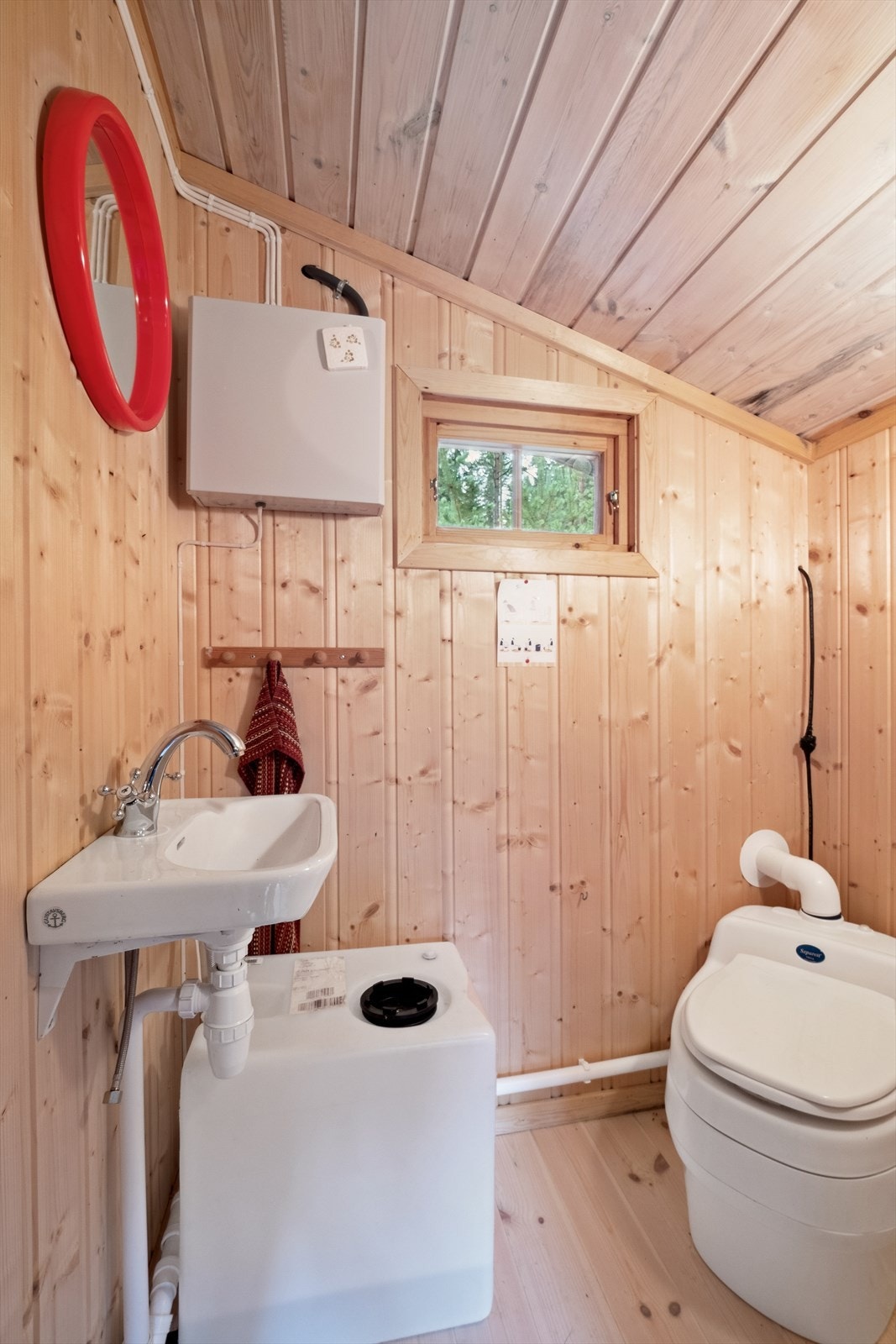 Toalettrom. Galleribilde