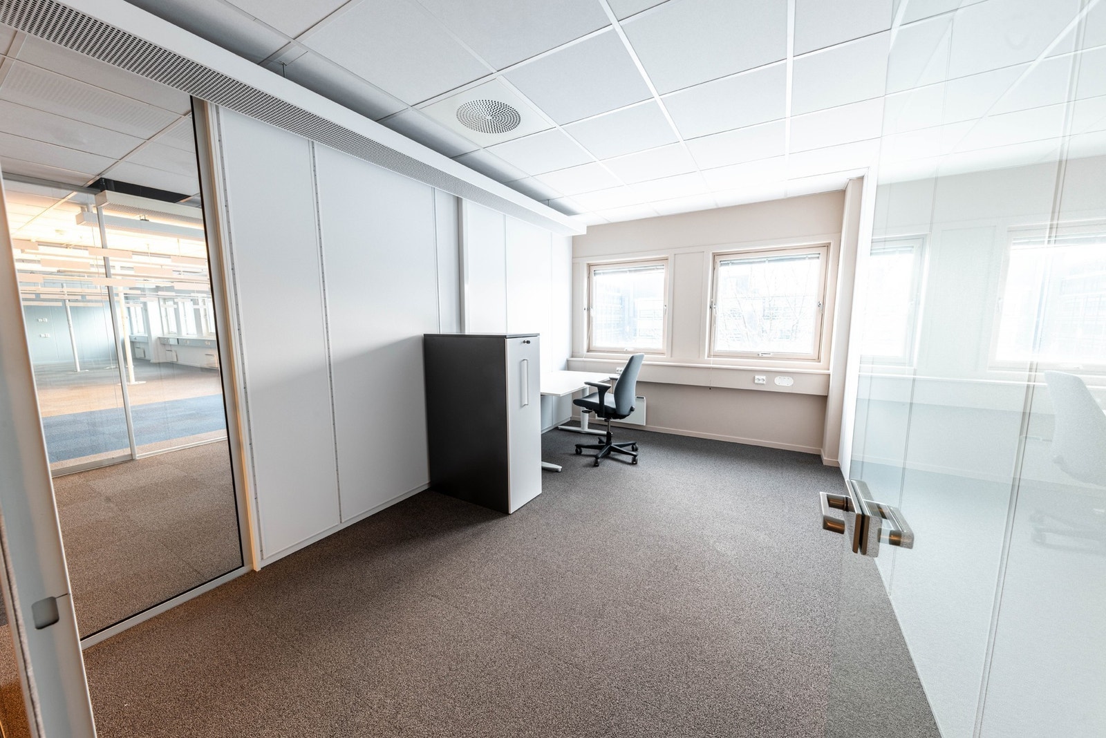 Hvis du kun ønsker en kontorplass med tilgang til alt du trenger av møterom og skrivere osv., er dette perfekt for deg. Galleribilde