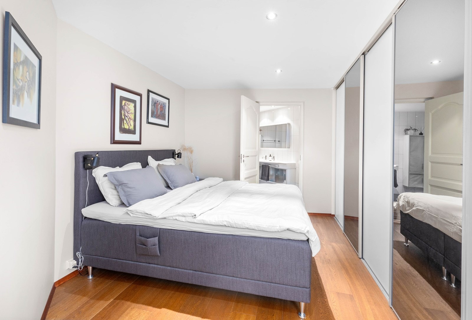 Privat baderom tilknyttet hovedsoverom. Galleribilde