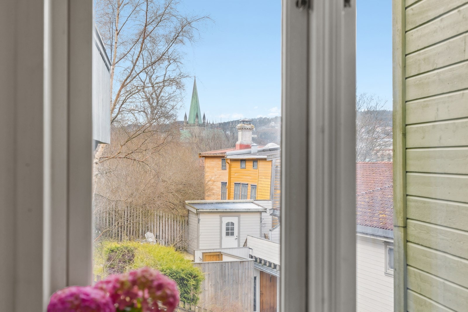 Nydelig utsikt mot Nidarosdomen fra dette soverommet. Galleribilde