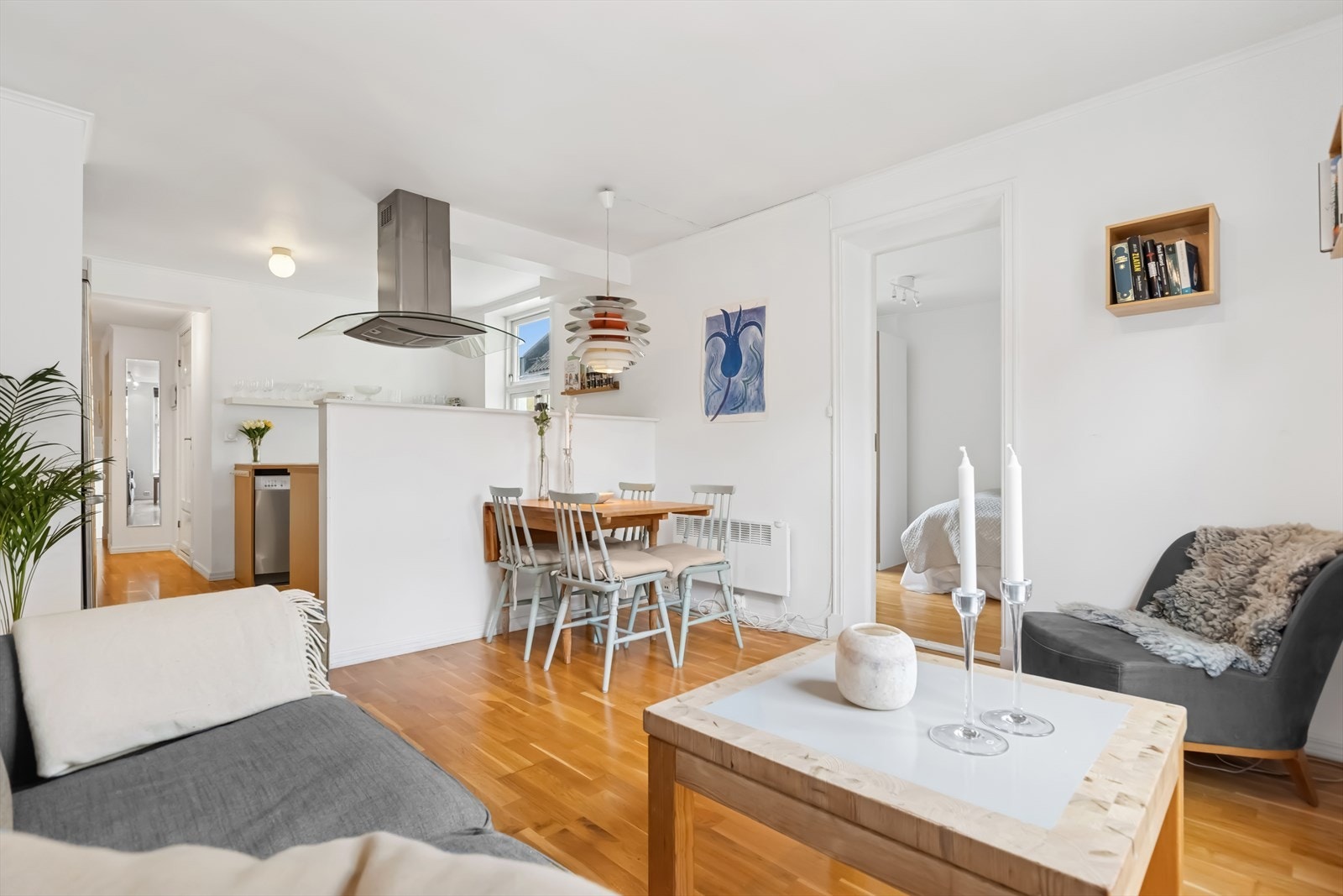 Holder en gjennomgående pen standard etter ombygging av bygget i 2003 og flott plassering skjermet for innsyn og sjenerende støy. Galleribilde