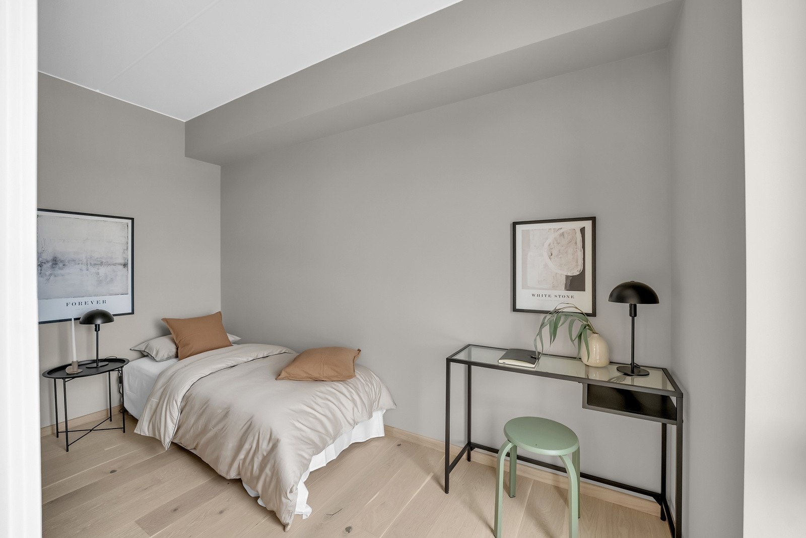 Soverom 2 med plass til seng og garderobe Galleribilde