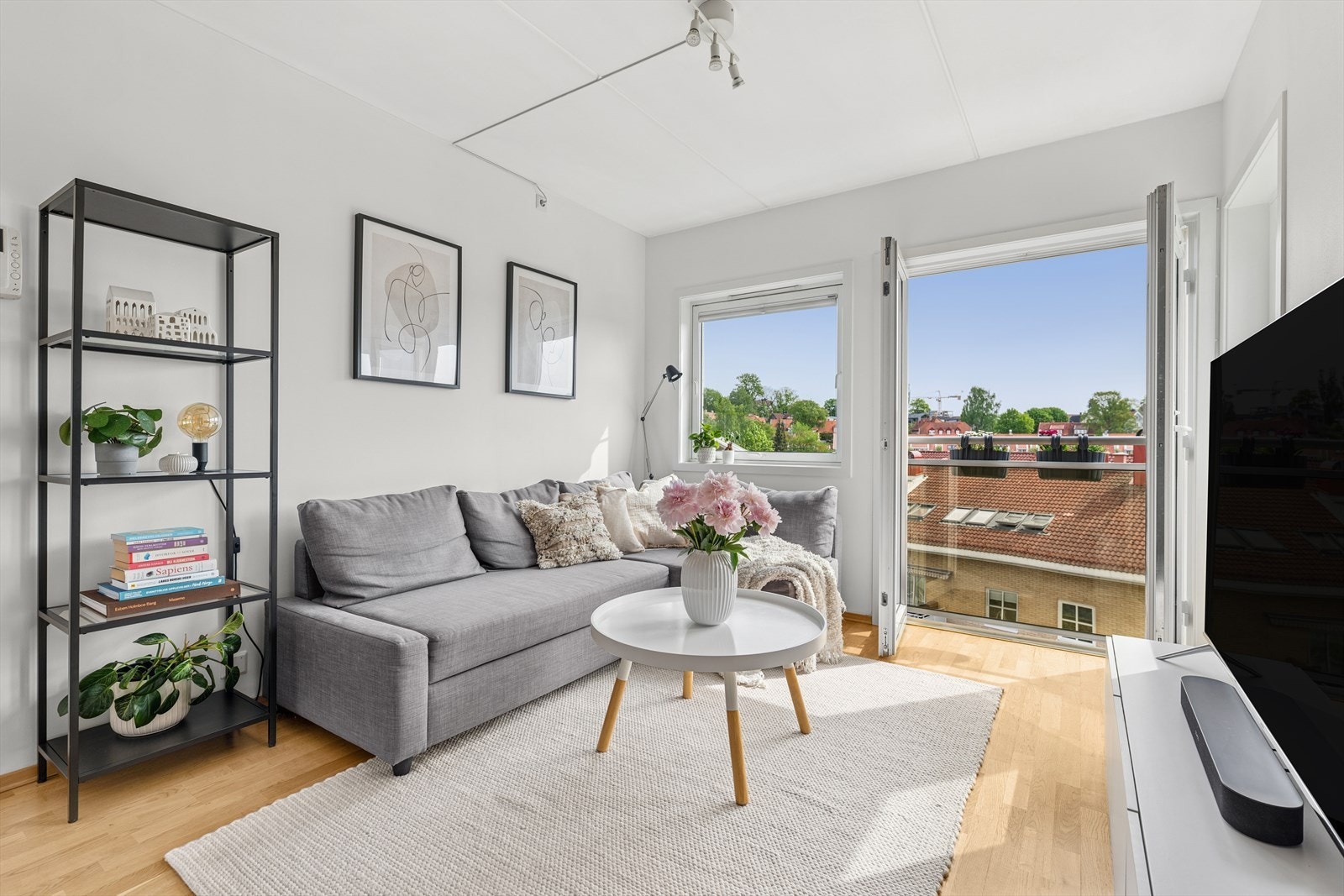 Niklas Linné Elshøy v/ DNB Eiendom presenterer her Sukkertoppveien 1! Galleribilde