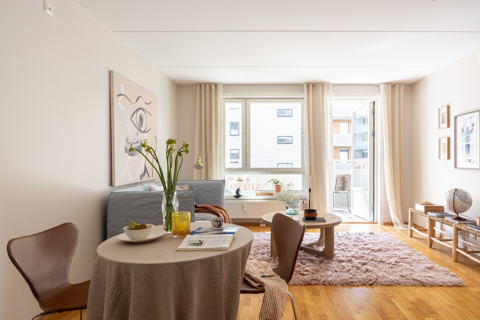 God plass til både spisegruppe og TV-seksjon. Galleribilde