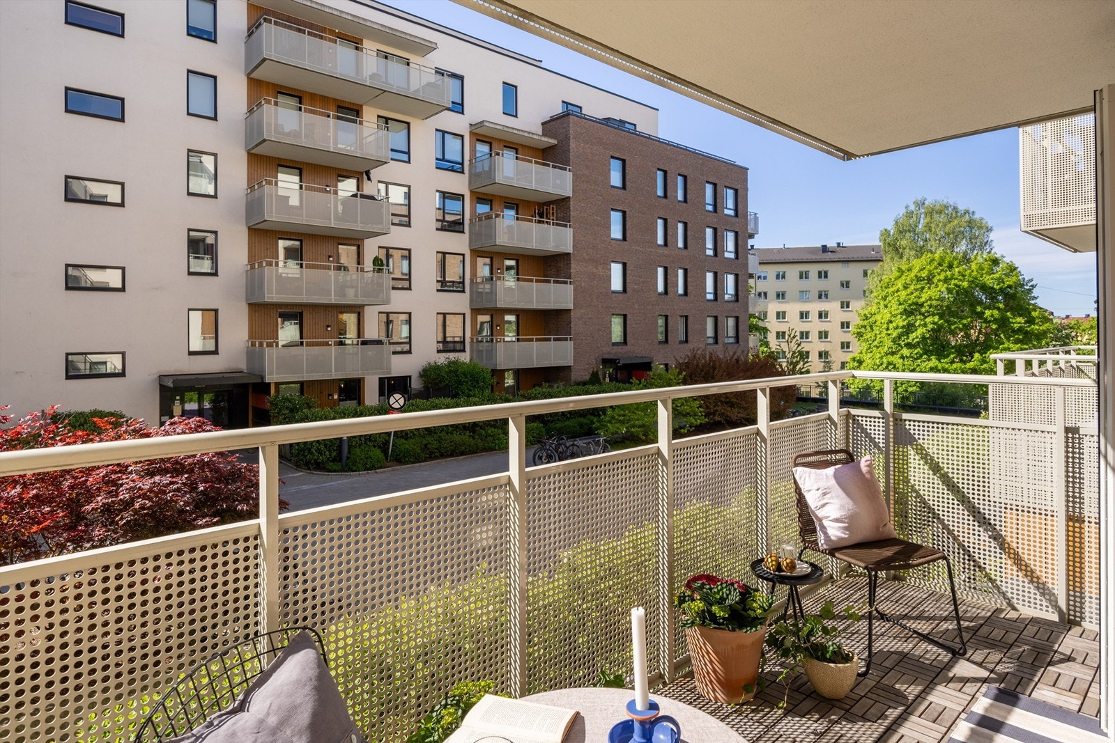 Flott balkong på 9 kvm med gode solforhold. Galleribilde