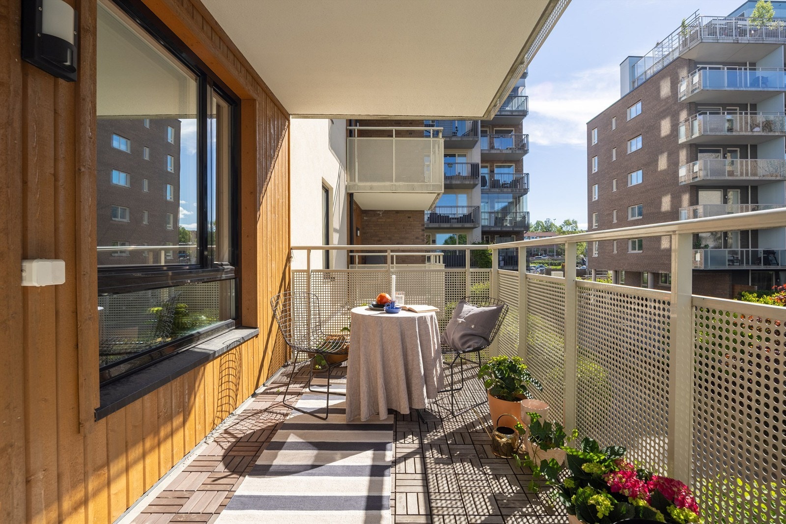 God plass til utemøblement og grill. Galleribilde