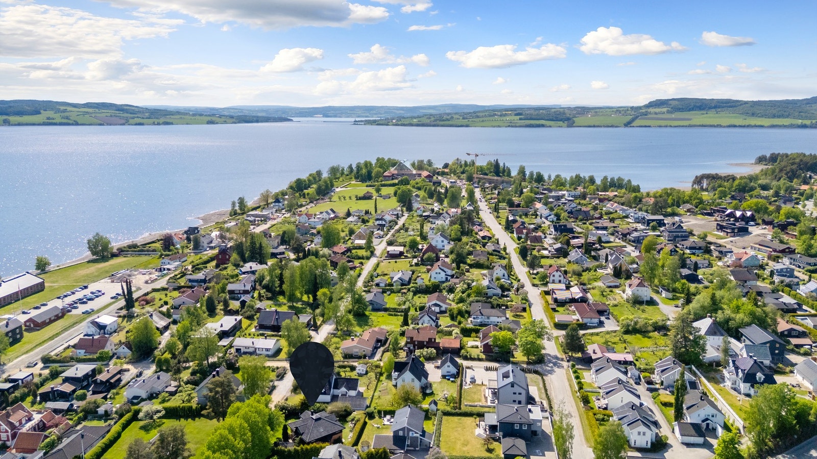 Umiddelbar nærhet til vakre Domkirkeodden med dets historiske omgivelser og fine badeplasser. Galleribilde