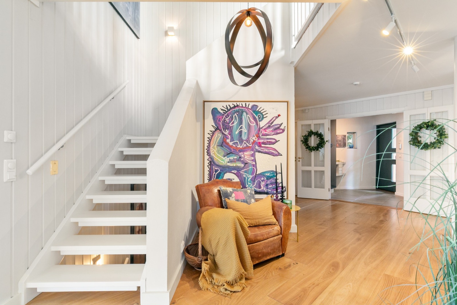 Stor, flott hall med trapperom. Galleribilde