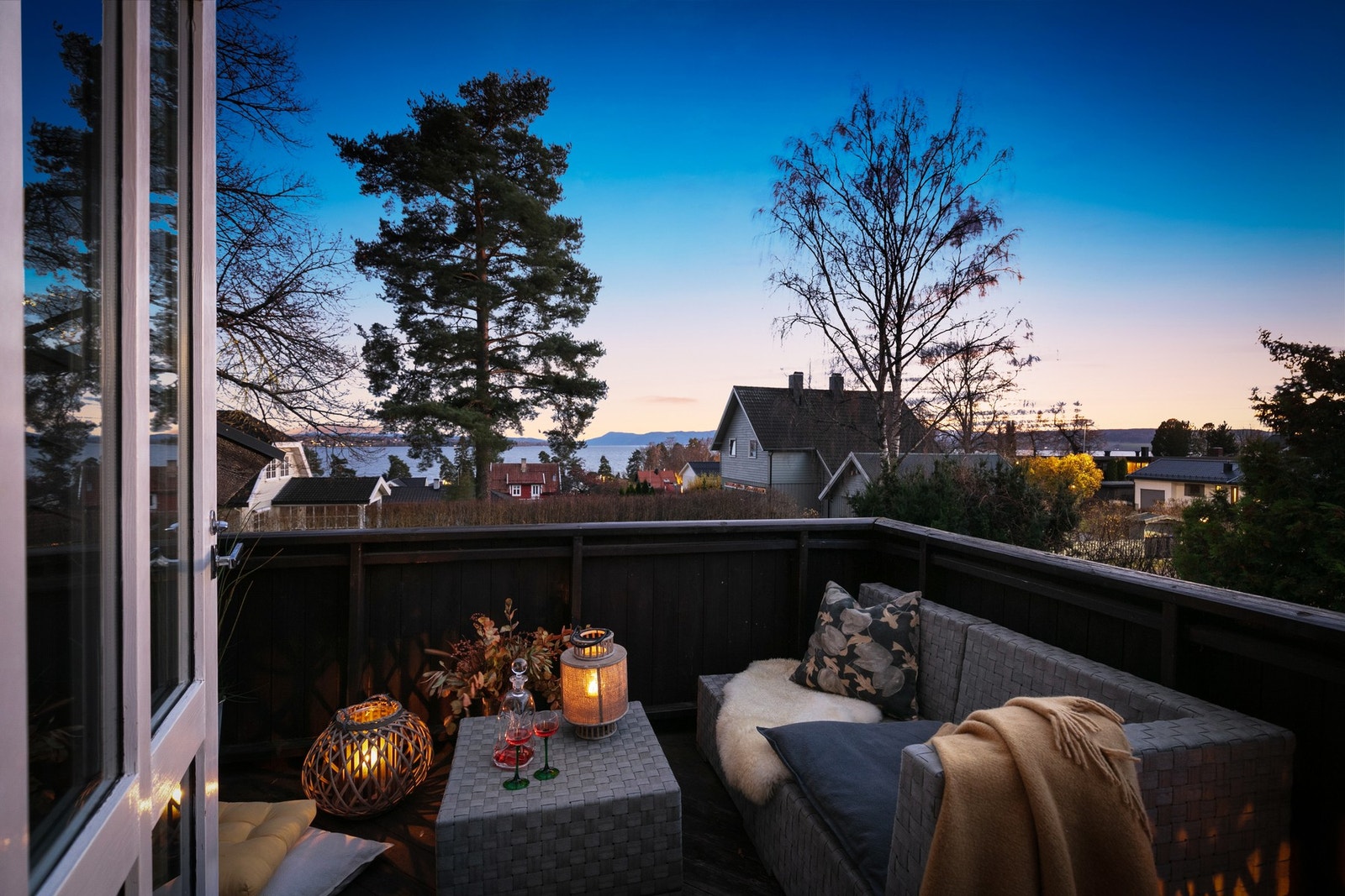 Fantastisk kveldsstemning på balkongen. Galleribilde