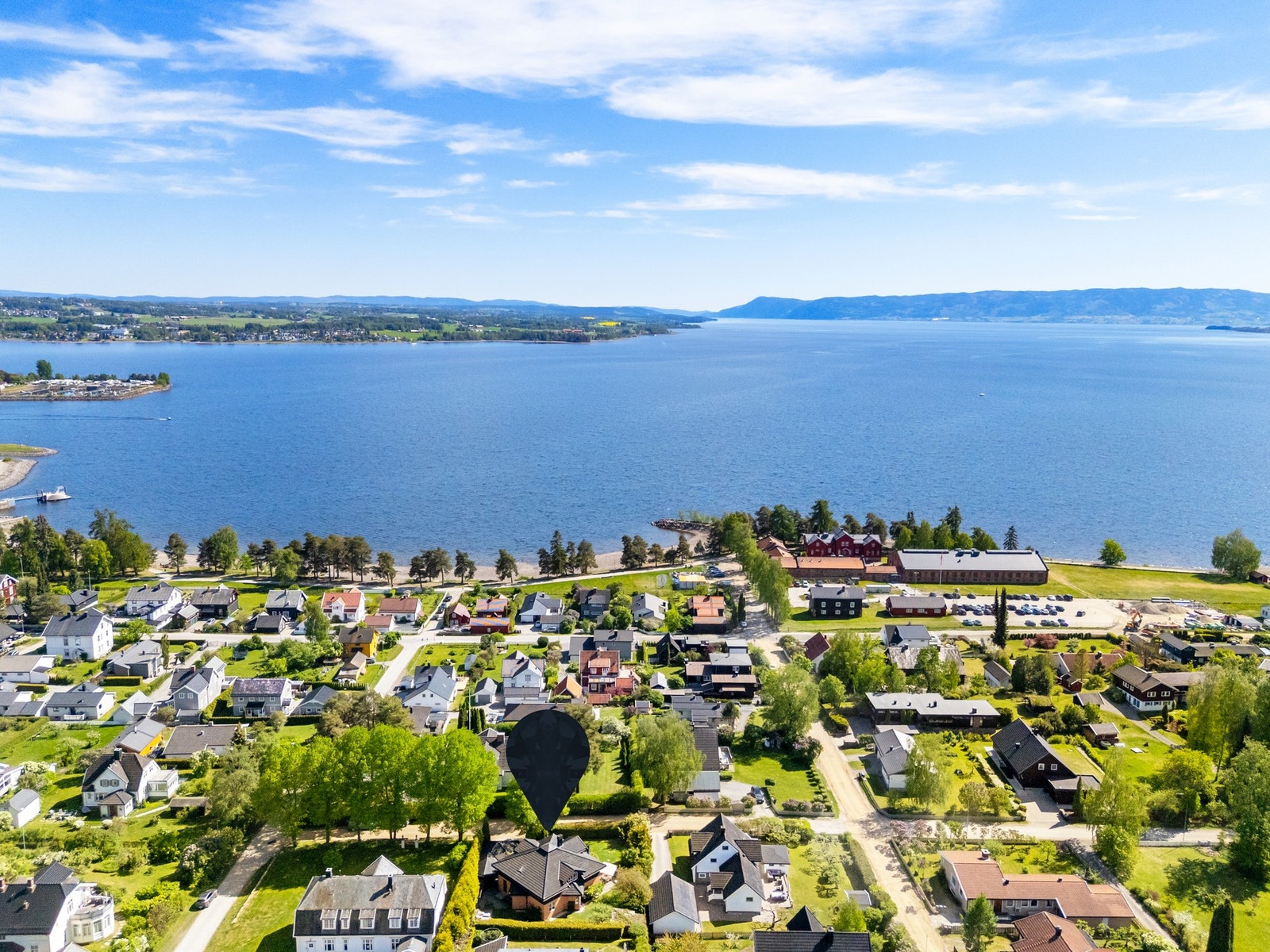 Fantastisk beliggenhet i et meget ettertraktet nabolag ved Mjøsa. Galleribilde