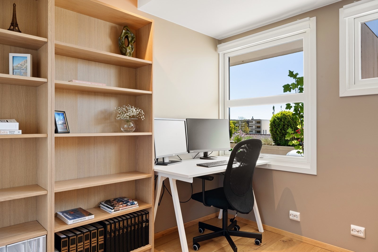 Soverommet er i dag innredet som kontor. Galleribilde
