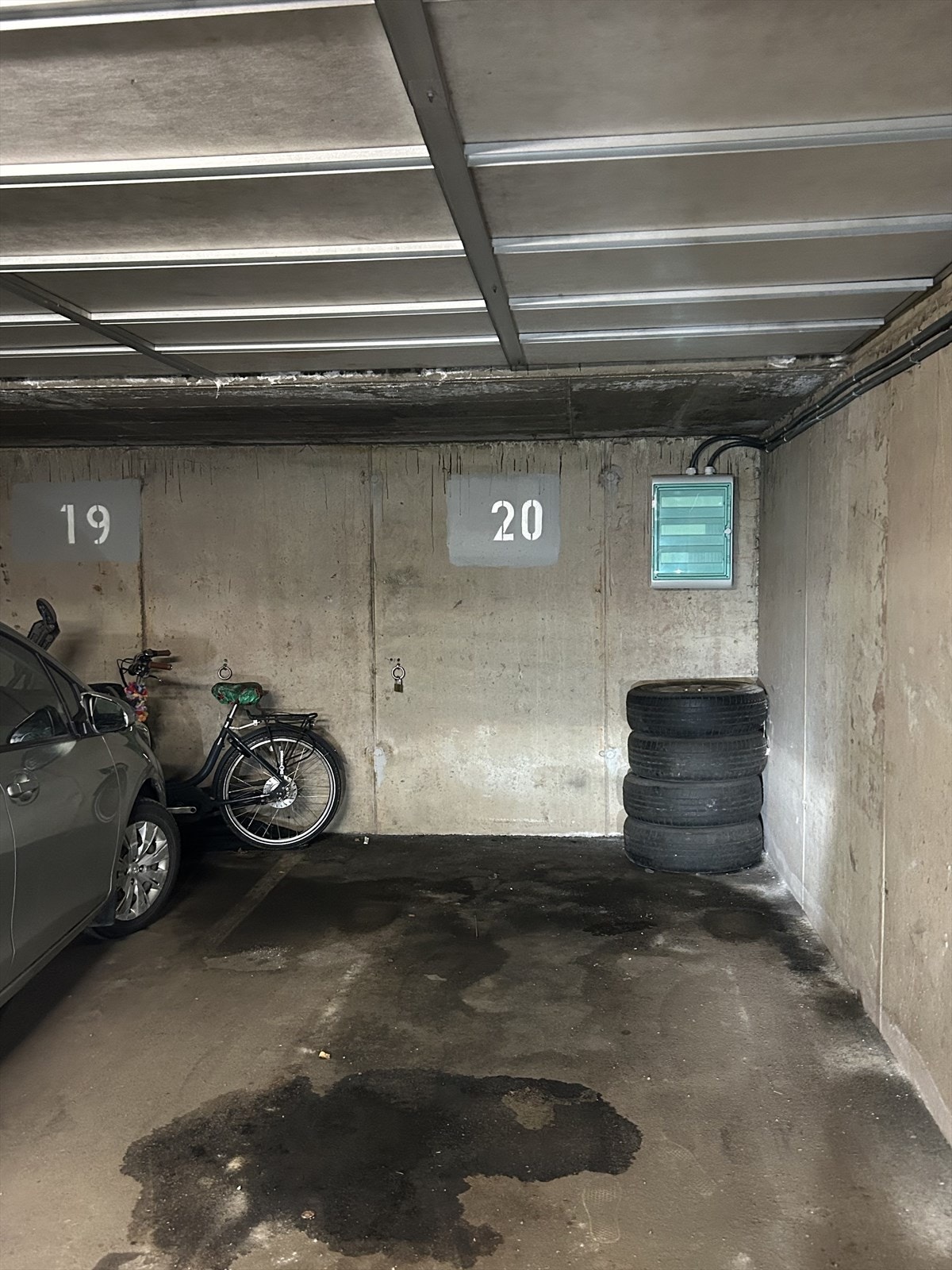 Leiligheten disponerer over én tinglyst parkeringsplass i garasjen. Galleribilde