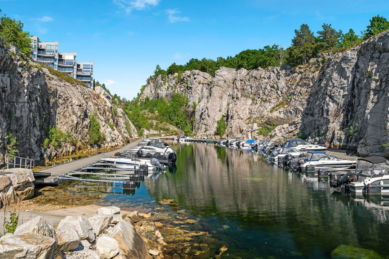 Trygge båtplasser i vær og vind Galleribilde