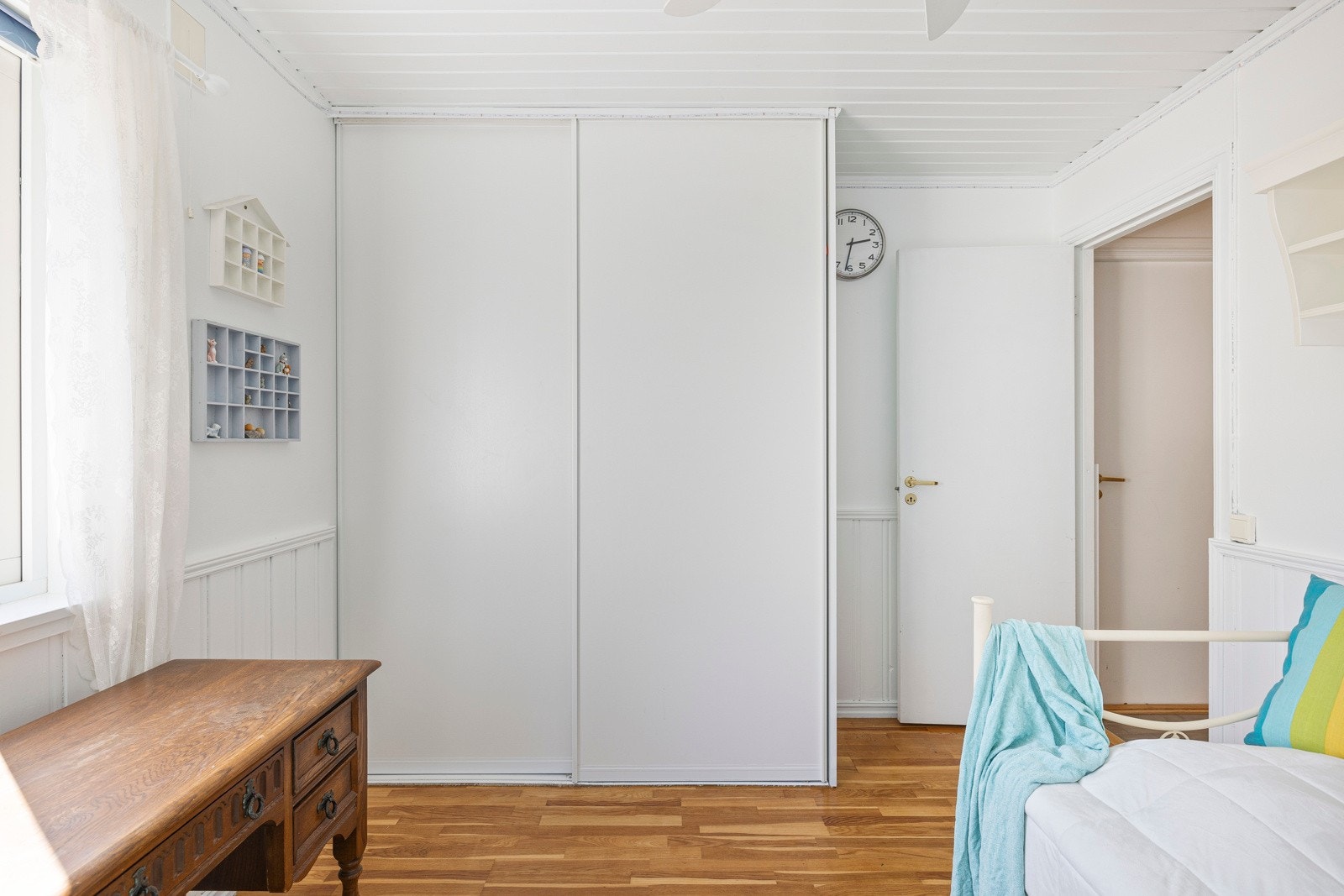 Her er det god plass til en seng og annet ønsket møblement. Galleribilde