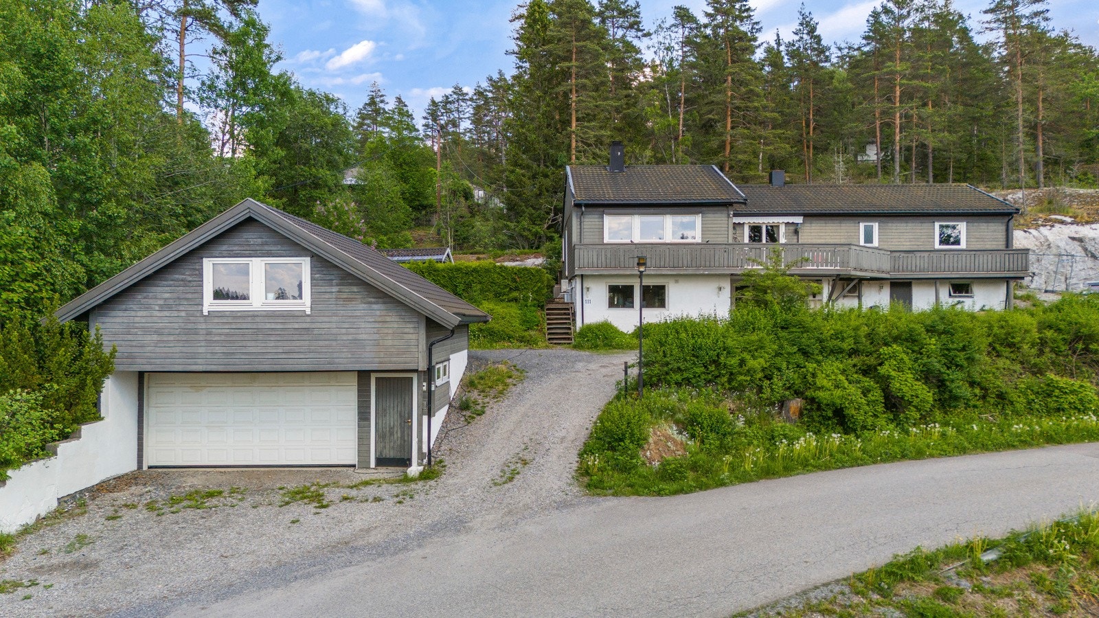 Vi i Lokalmegleren & Partners Follo har gleden av å presentere Sulerudveien 111. Eiendommen ligger landlig til, ca. 3 km fra Tangenkrysset i Ytre Enebakk. Galleribilde