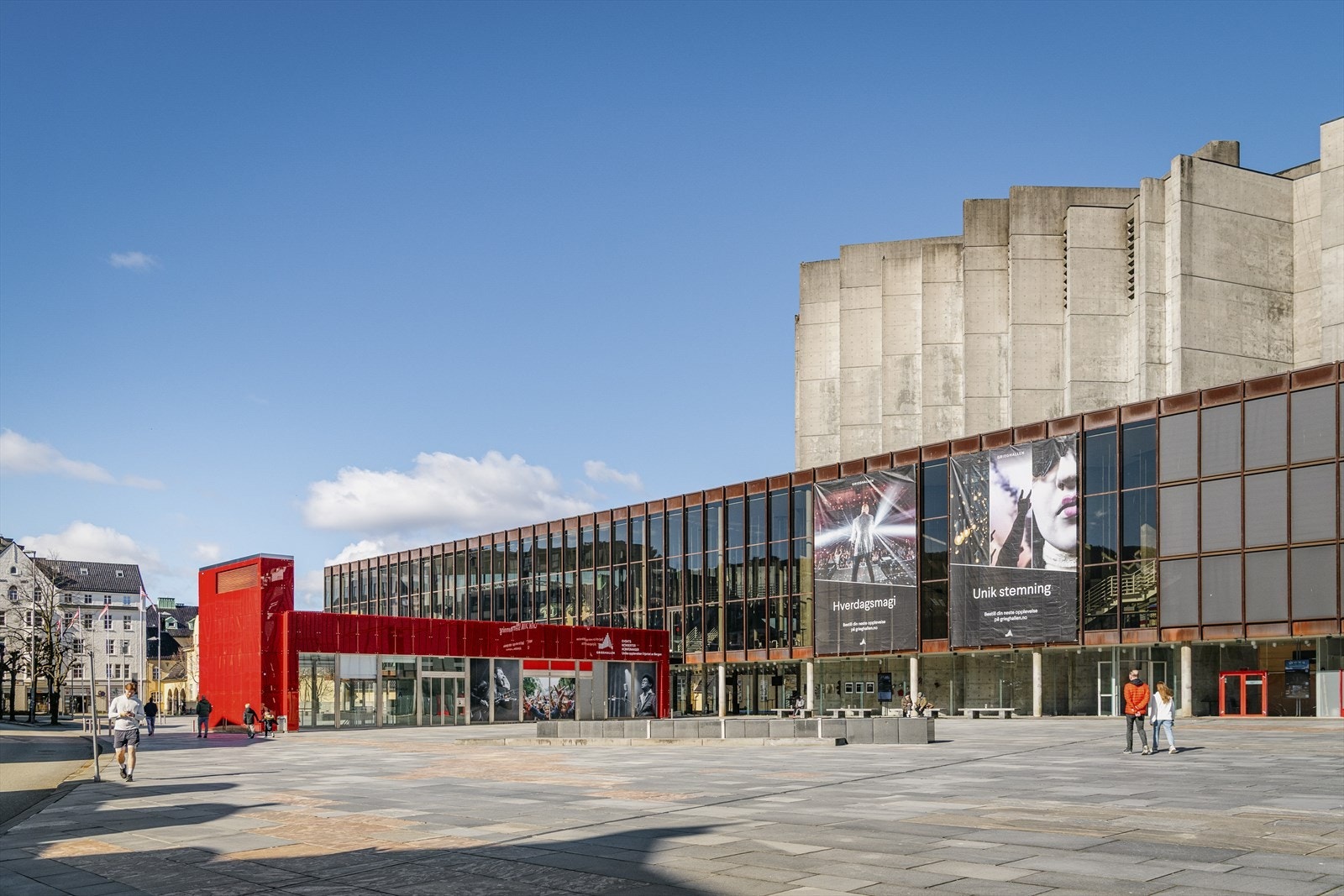 Like ved finner du Grieghallen med en rekke kulturtilbud hele året. Galleribilde