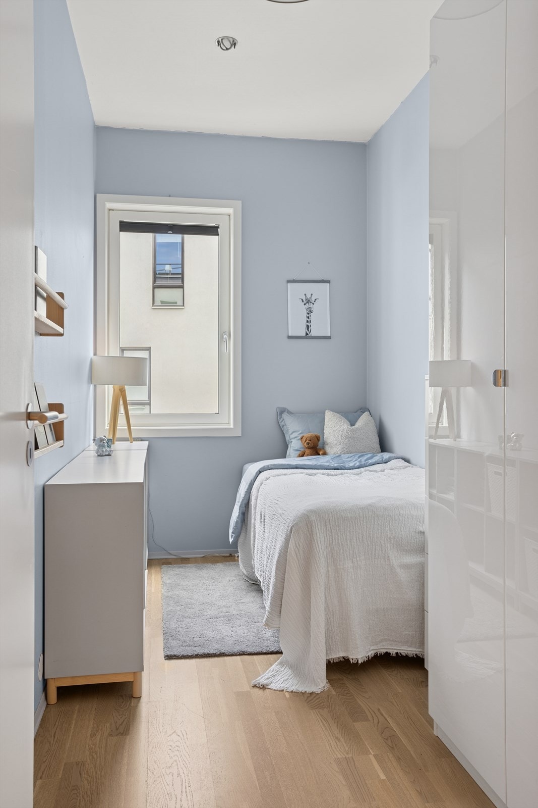 Det andre soverommet passer godt som kontor, gjesterom eller en kombinasjon. Galleribilde