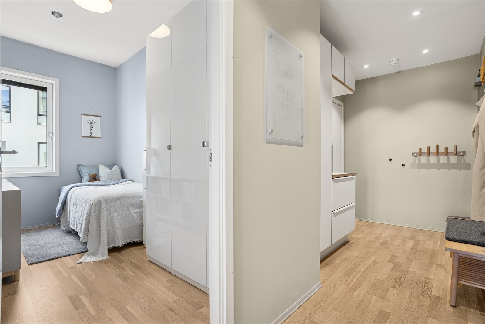 Gjennomgående god standard og praktisk planløsning gjør leiligheten lett å trives i Galleribilde