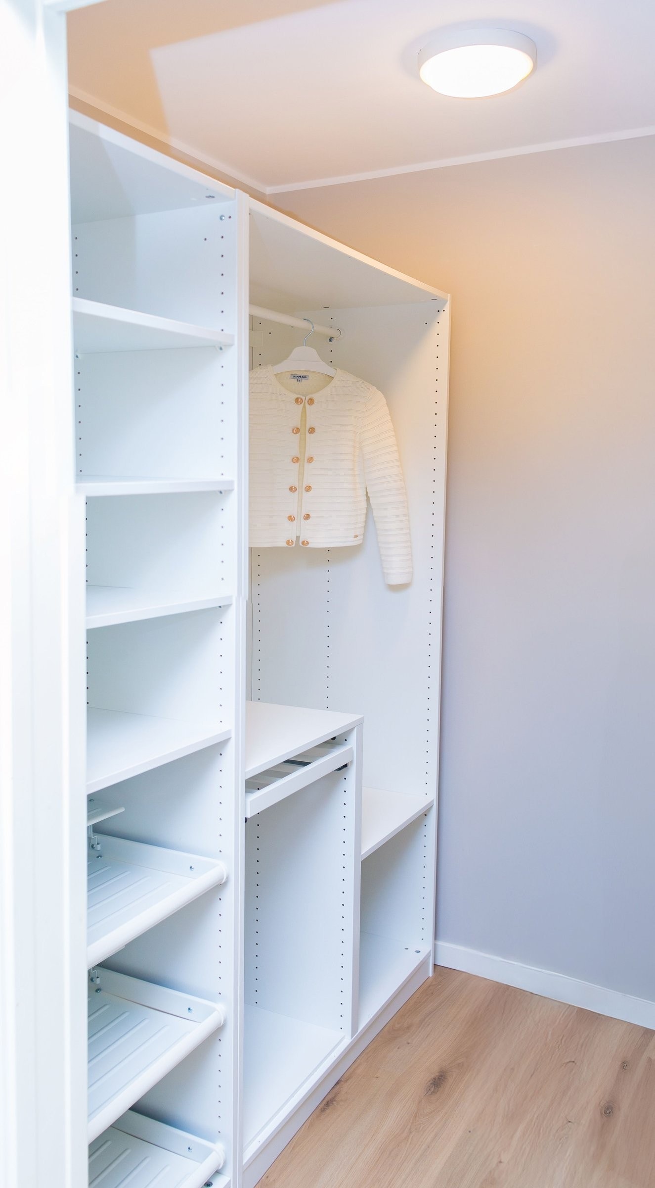 Walk-in garderobe (hoved soverom) Galleribilde