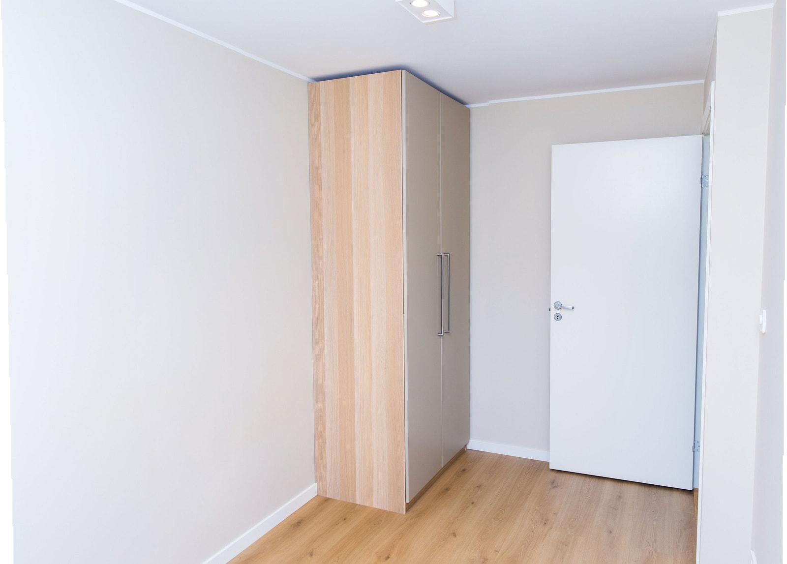 Soverom 2 garderobe Galleribilde