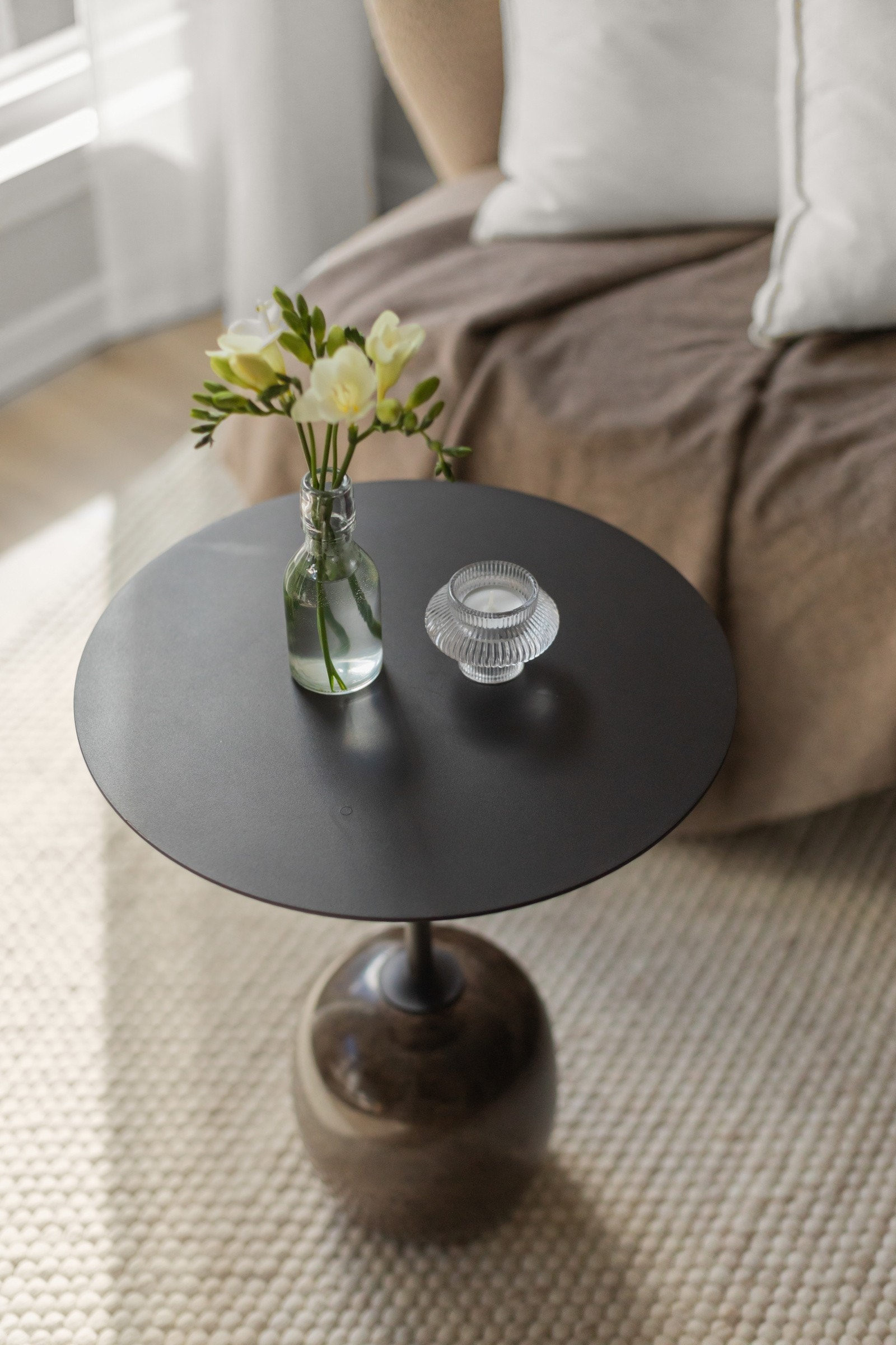 Lyse og moderne materialvalg er gjennomgående i leiligheten. Galleribilde