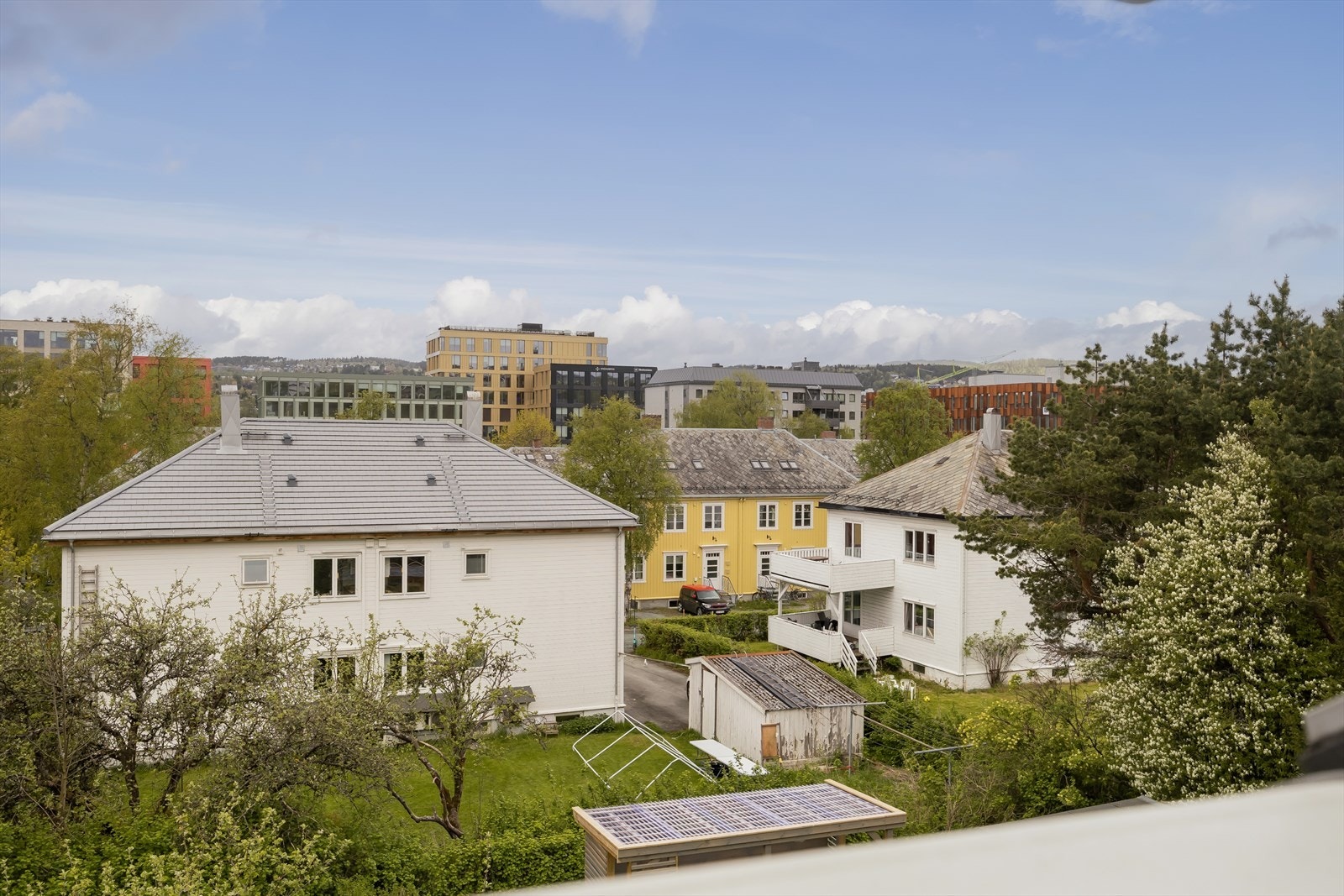 Man kan også se Handelshøyskolen fra soverommet. Galleribilde