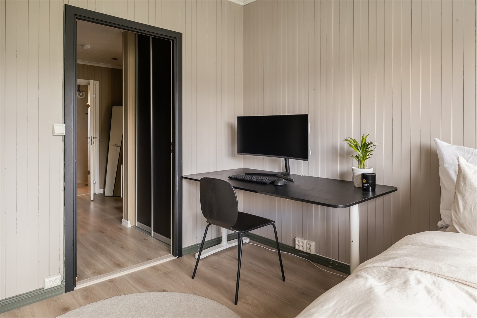 Det er også plass til skrivepult på soverommet. Galleribilde
