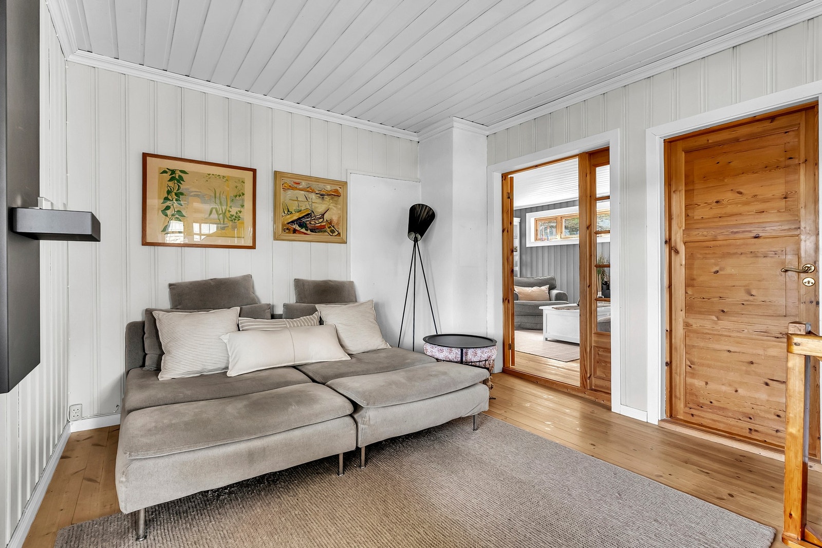 Videre inn i 1.etasje har du flere stuer som du kan innrede etter eget ønske. Galleribilde