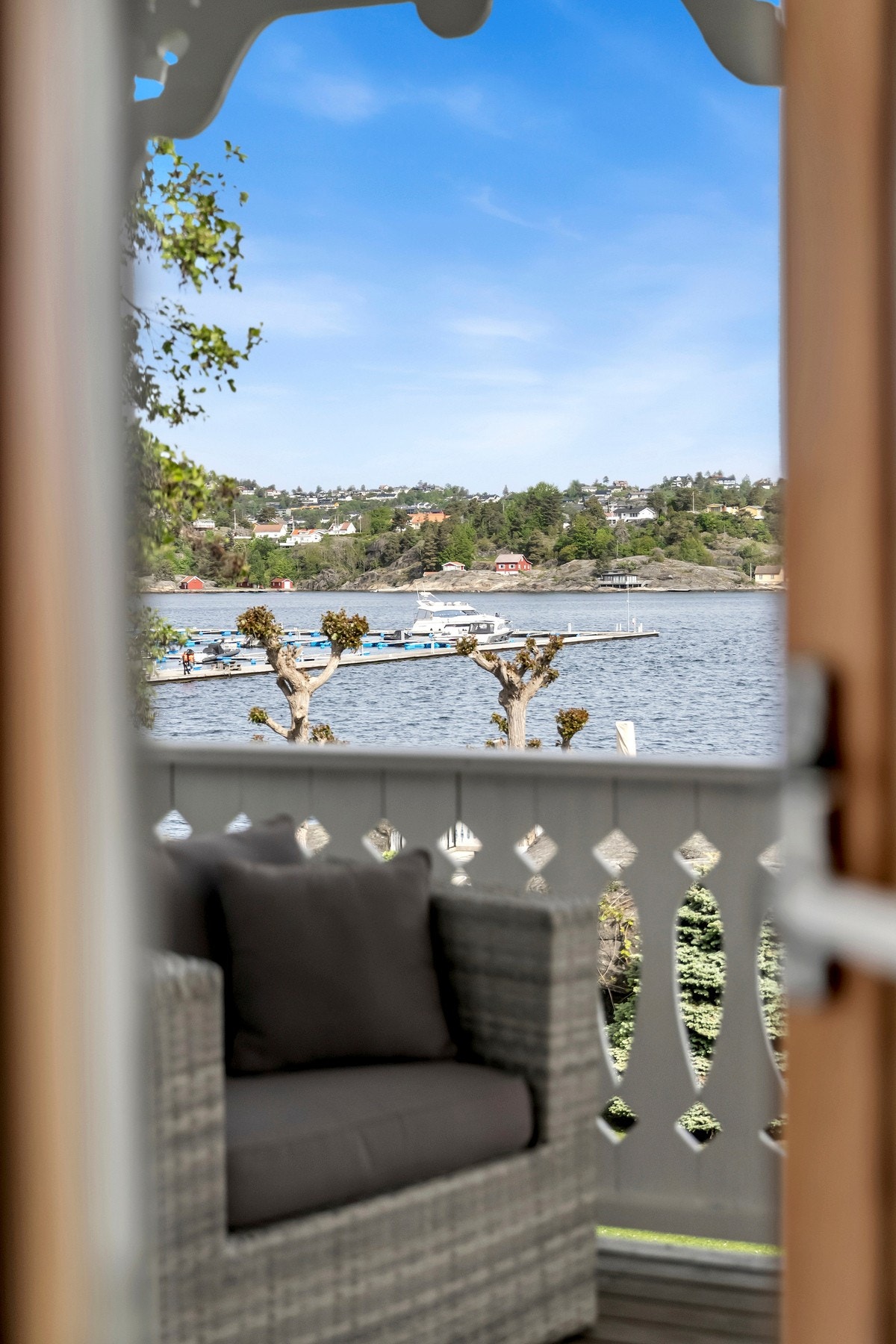 Utgang fra hovedsoverommet til en stor balkong! Galleribilde