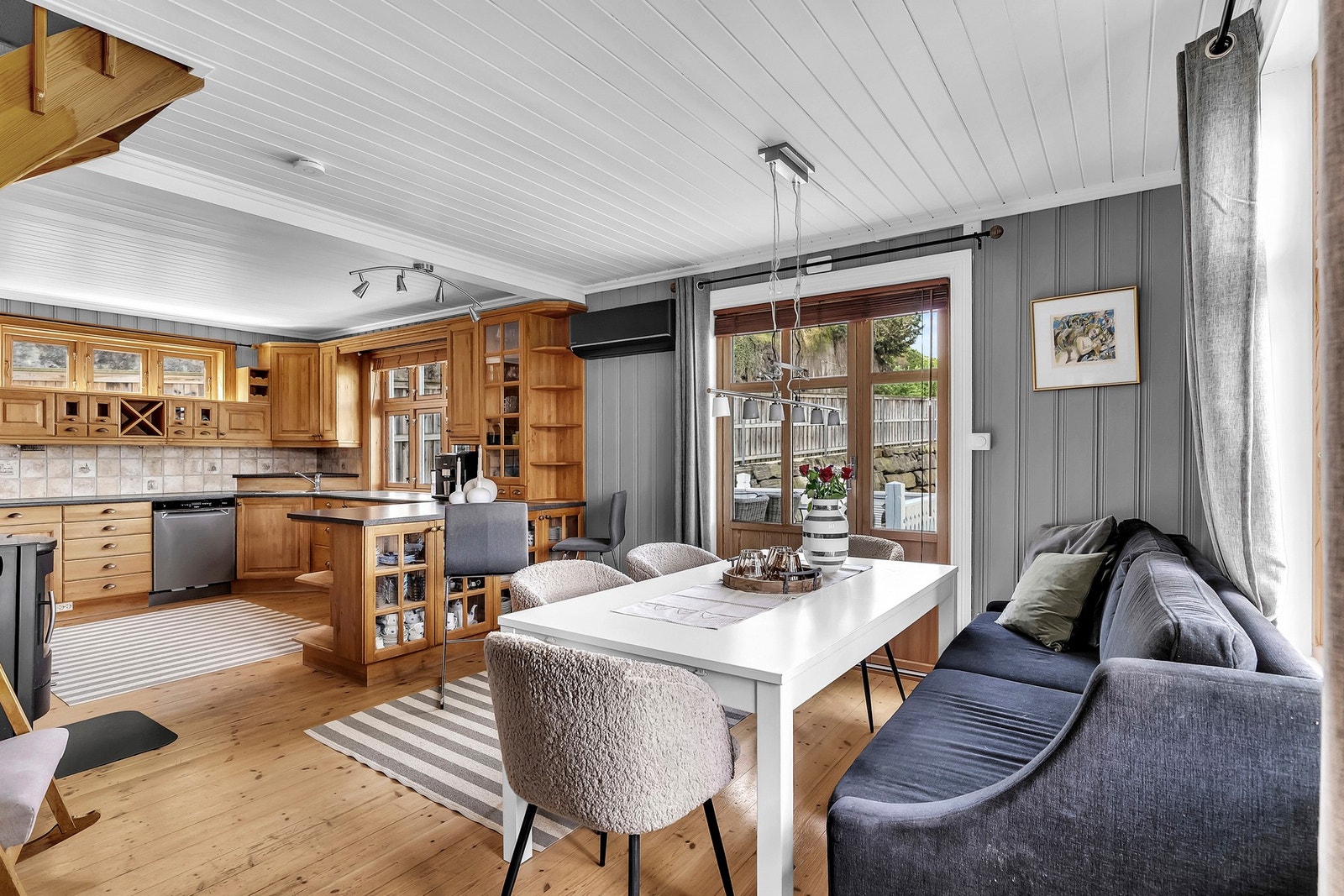 God plass til et spisebord, hvor du kan nyte et deilig måltid! Galleribilde
