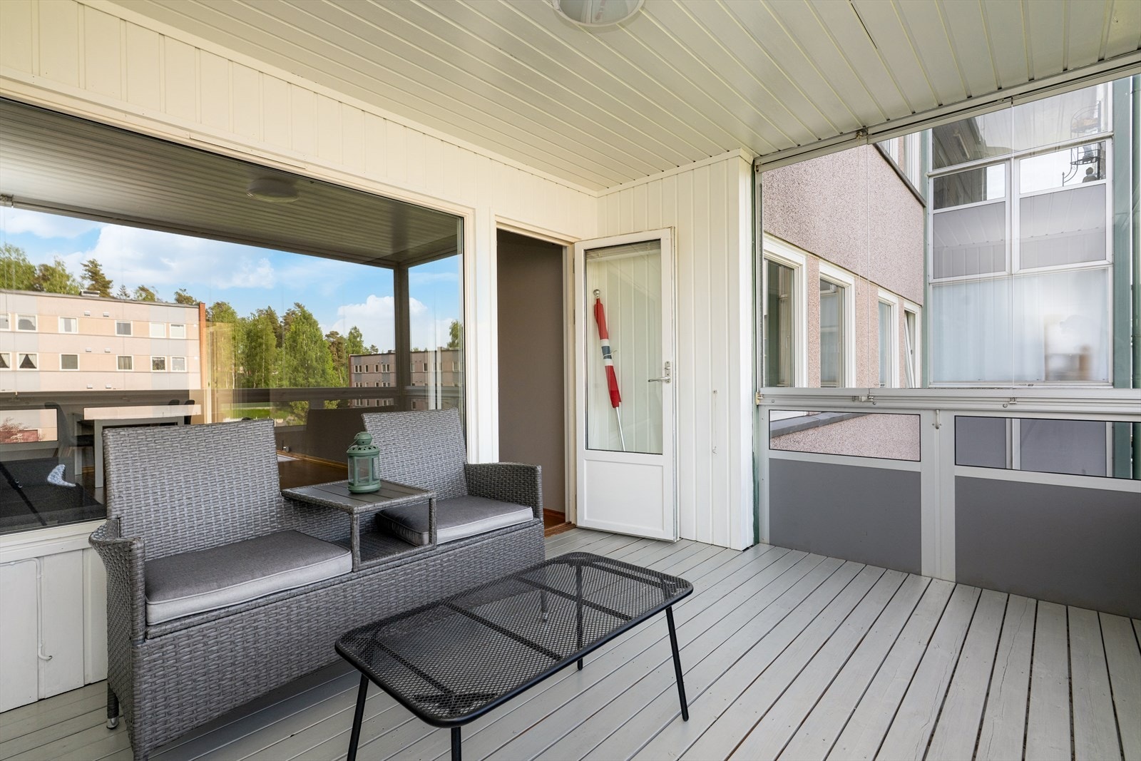 Det er inngang til stue fra balkongen. Velkommen inn! Galleribilde