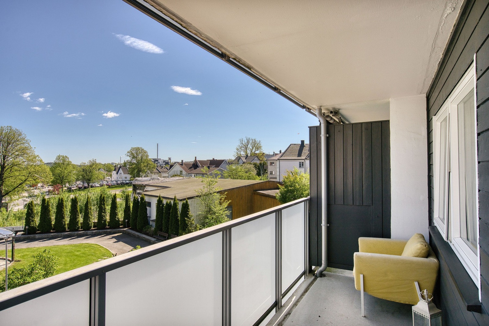 Leiligheten er tilknyttet Glengshølen borettslag og befinner seg i 3. etasje. Galleribilde