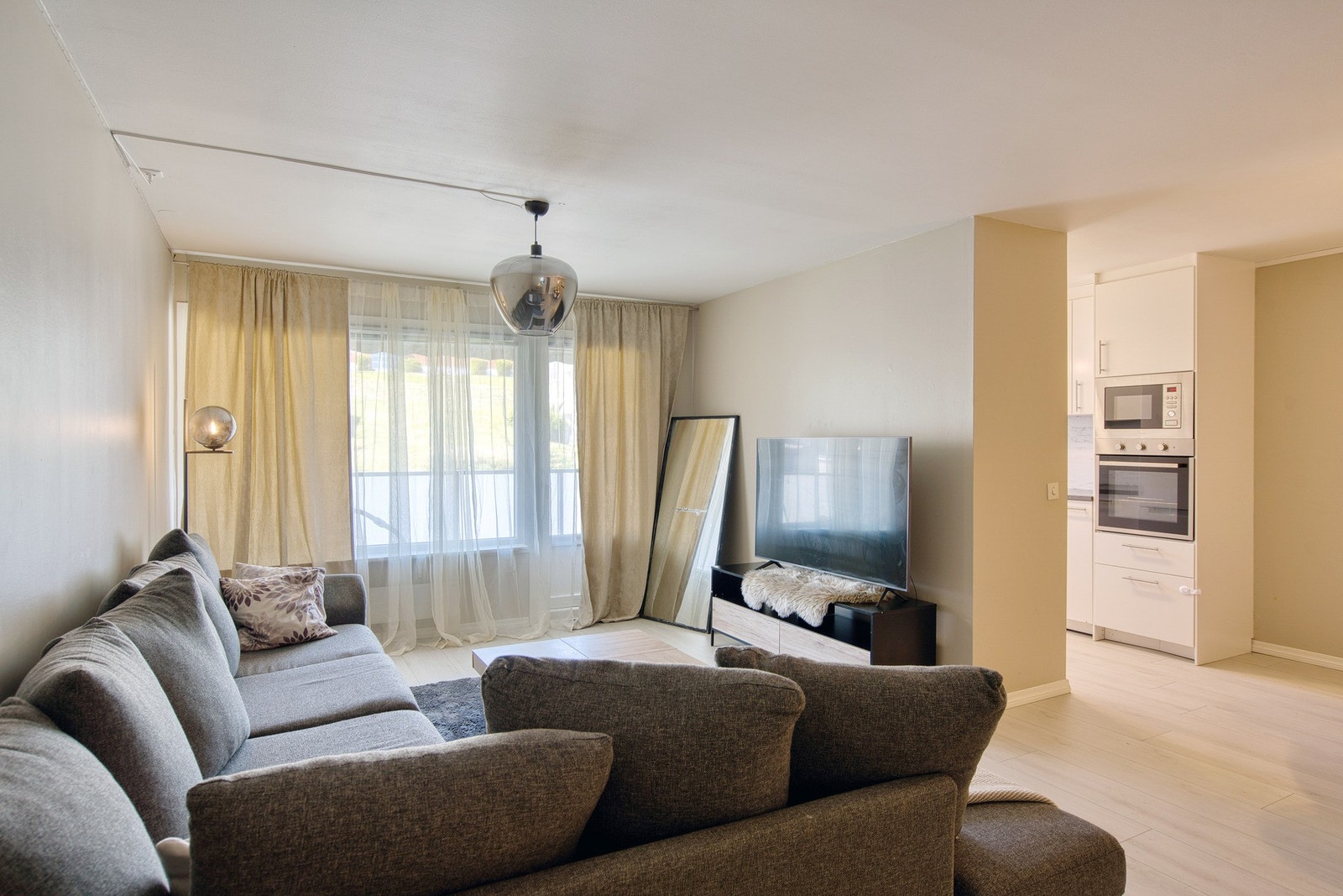 Leiligheten har en fin planløsning med gang, to soverom, bad, wc, stue og kjøkken. Galleribilde